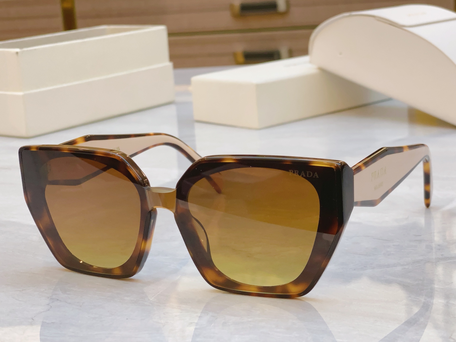 ，【PRAD*】普拉*达新款太阳镜，MODEL：PR 205VS，SIZE：55口21-145