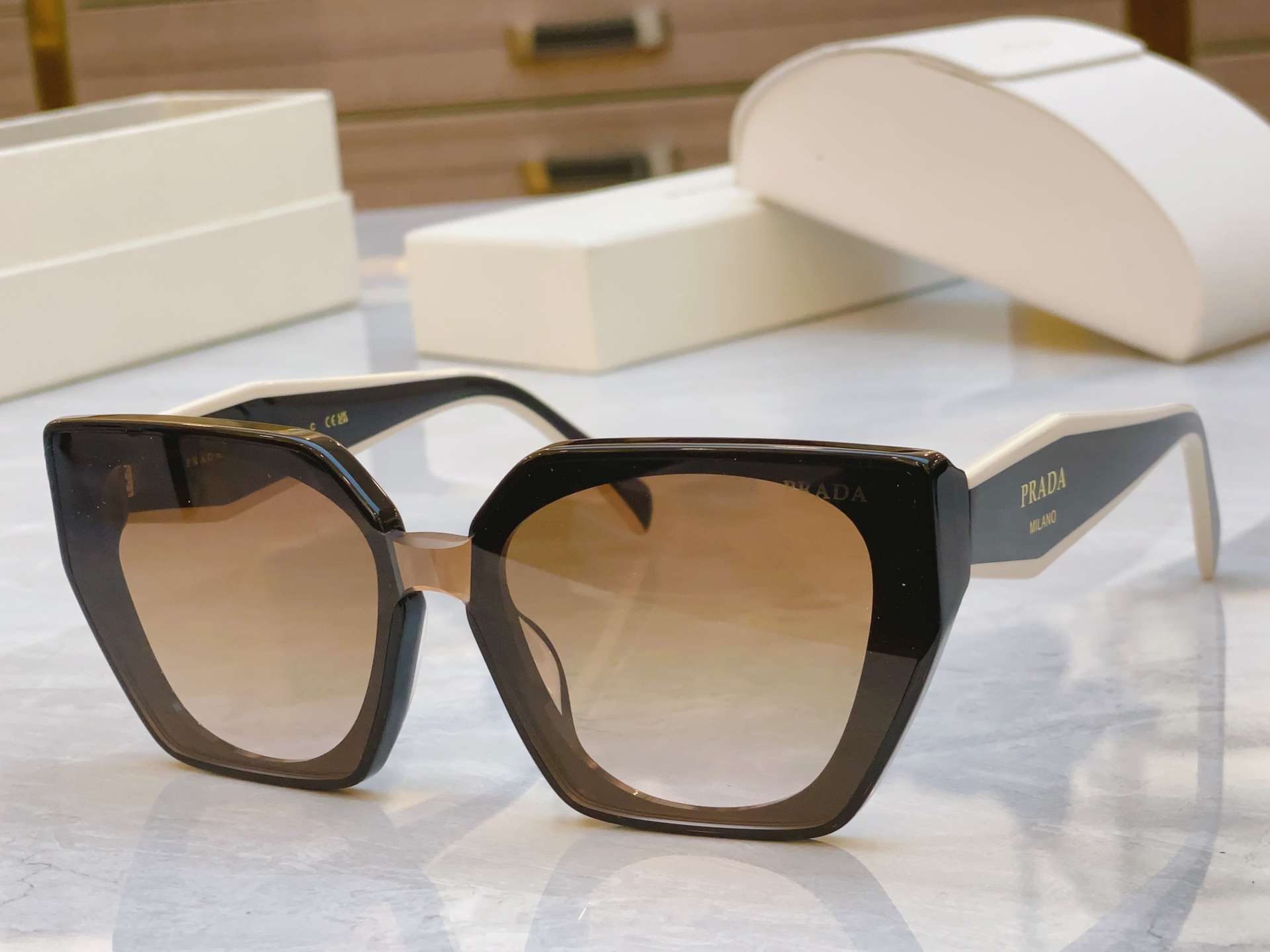 ，【PRAD*】普拉*达新款太阳镜，MODEL：PR 205VS，SIZE：55口21-145