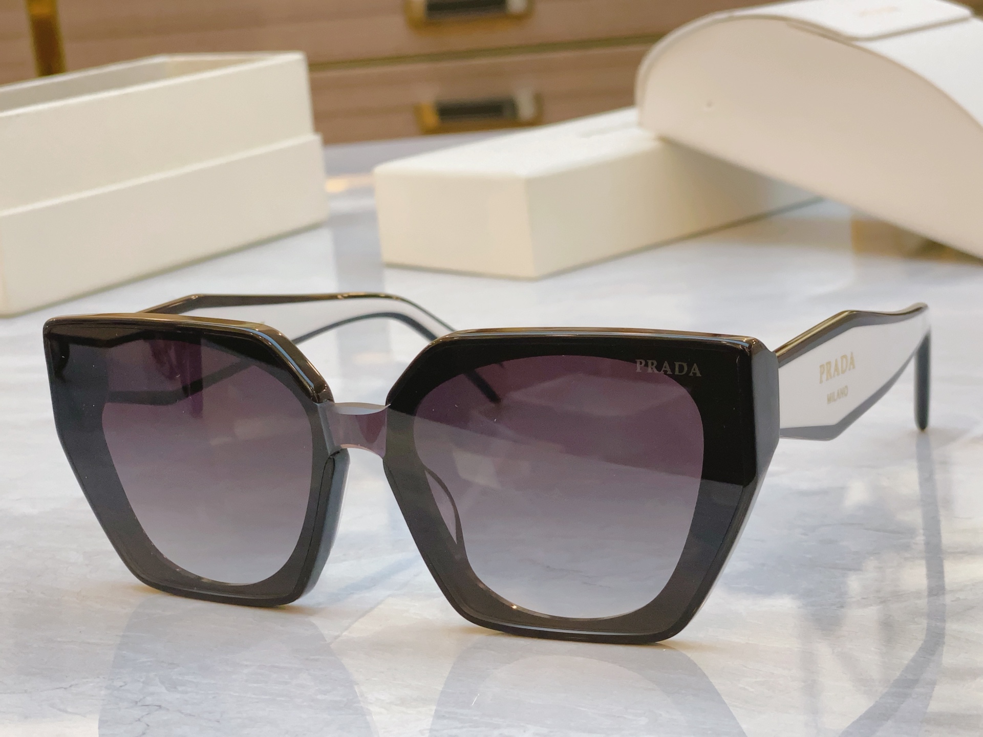 ，【PRAD*】普拉*达新款太阳镜，MODEL：PR 205VS，SIZE：55口21-145