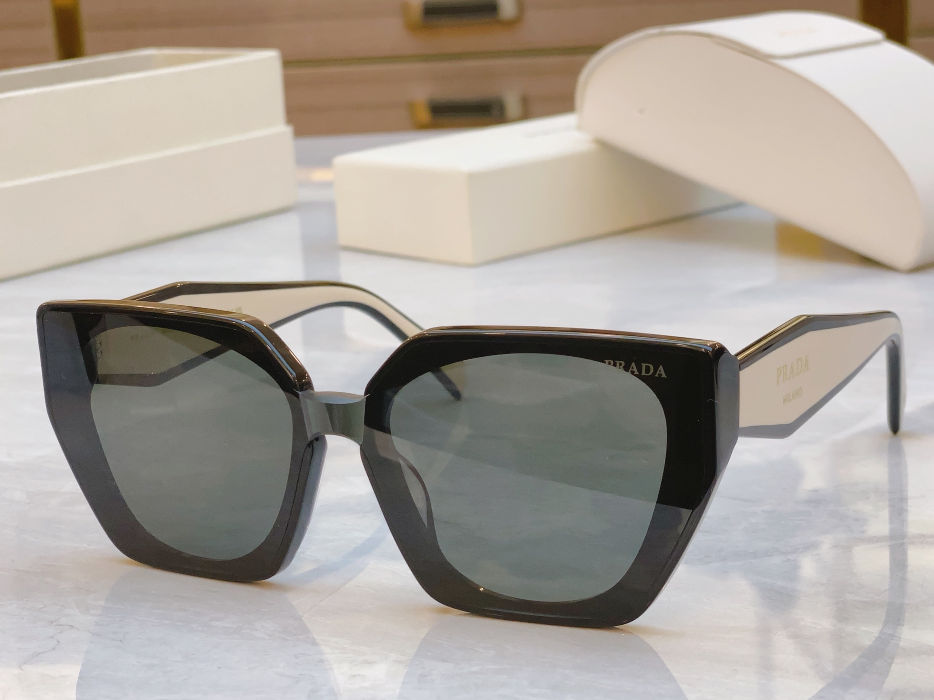 ，【PRAD*】普拉*达新款太阳镜，MODEL：PR 205VS，SIZE：55口21-145