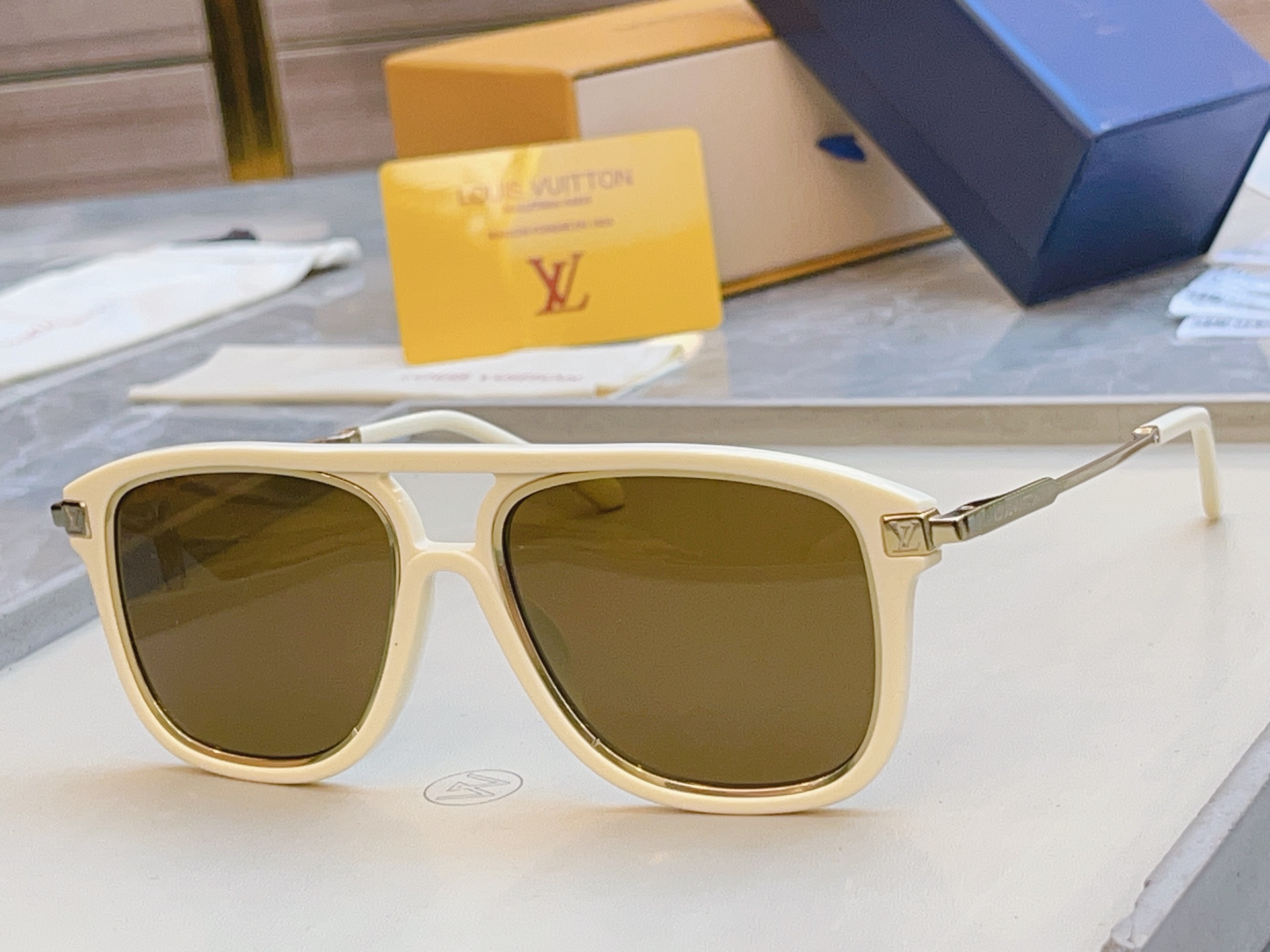 ，【LOUIS VUITTO*】路易*威登新款太阳镜，高版本✨MODEL：Z2596U，SIZE：51口