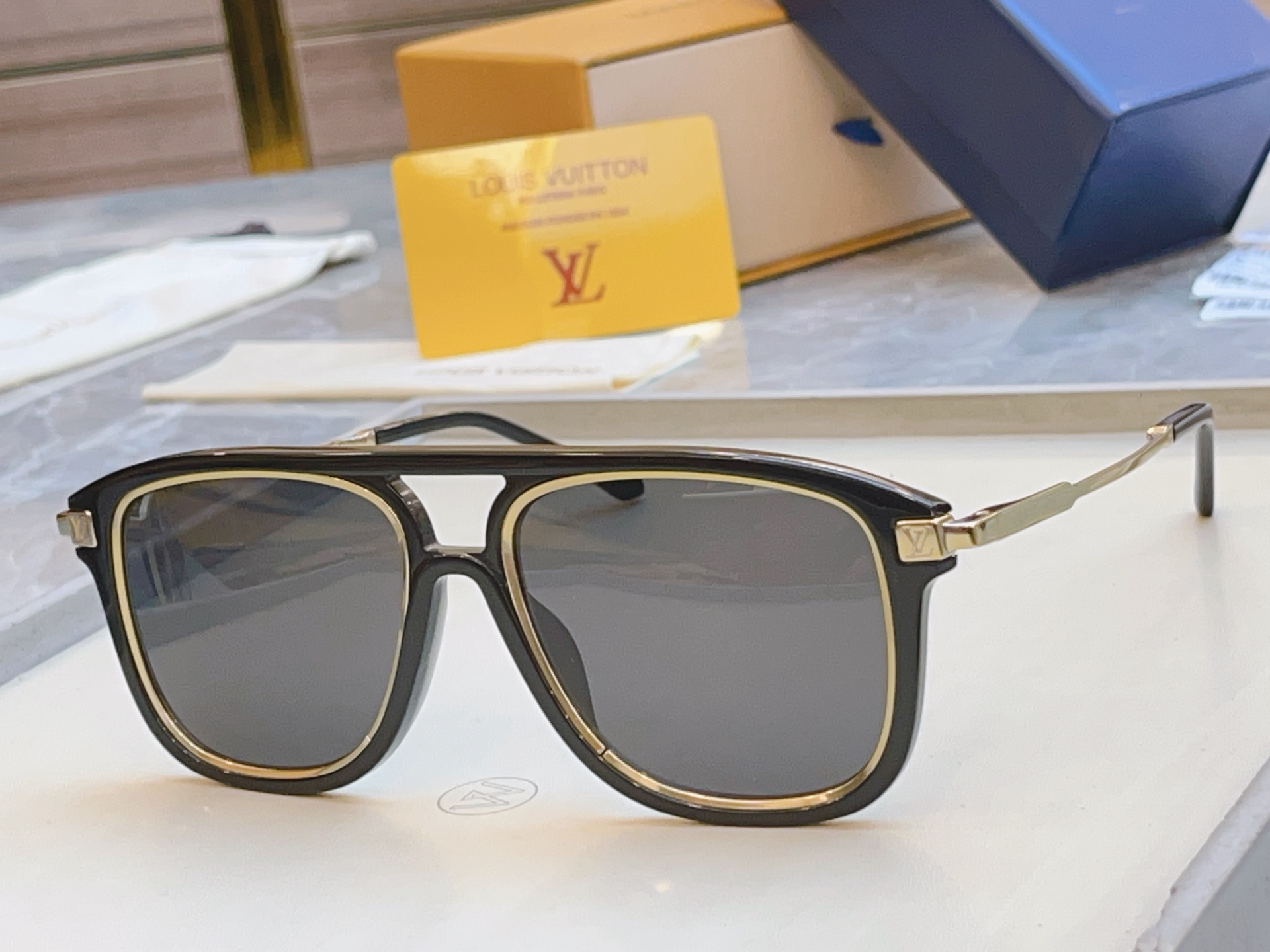 ，【LOUIS VUITTO*】路易*威登新款太阳镜，高版本✨MODEL：Z2596U，SIZE：51口