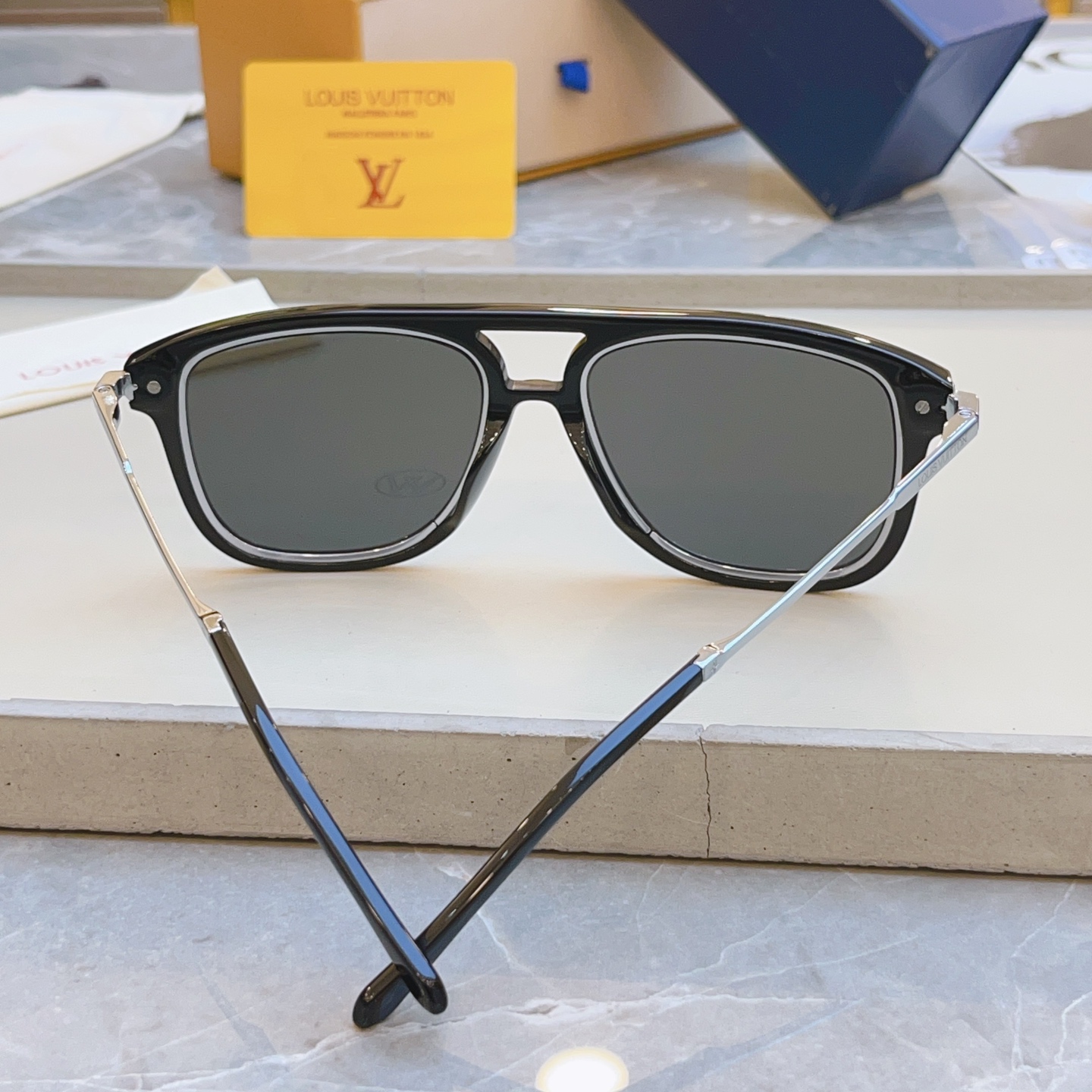 ，【LOUIS VUITTO*】路易*威登新款太阳镜，高版本✨MODEL：Z2596U，SIZE：51口