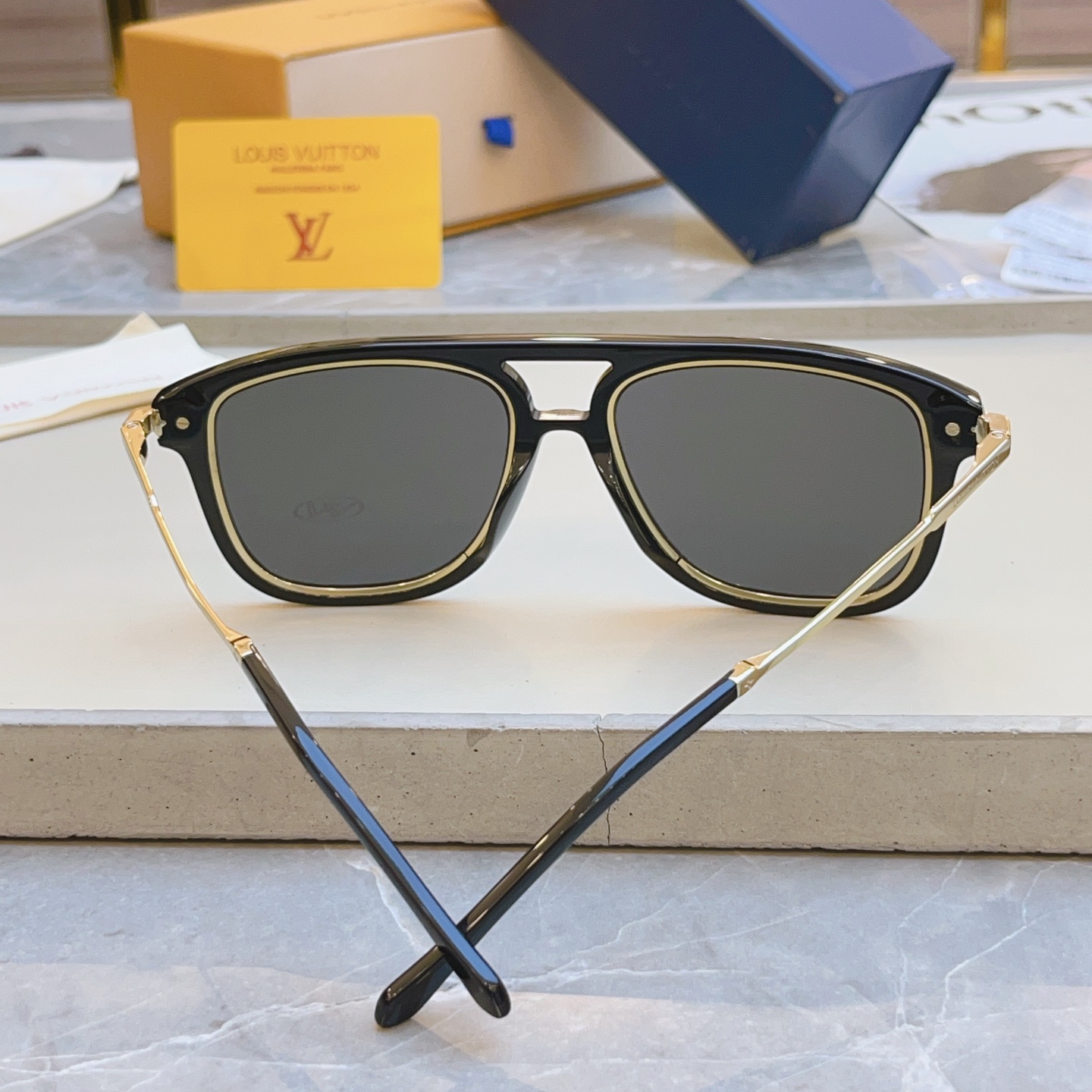 ，【LOUIS VUITTO*】路易*威登新款太阳镜，高版本✨MODEL：Z2596U，SIZE：51口