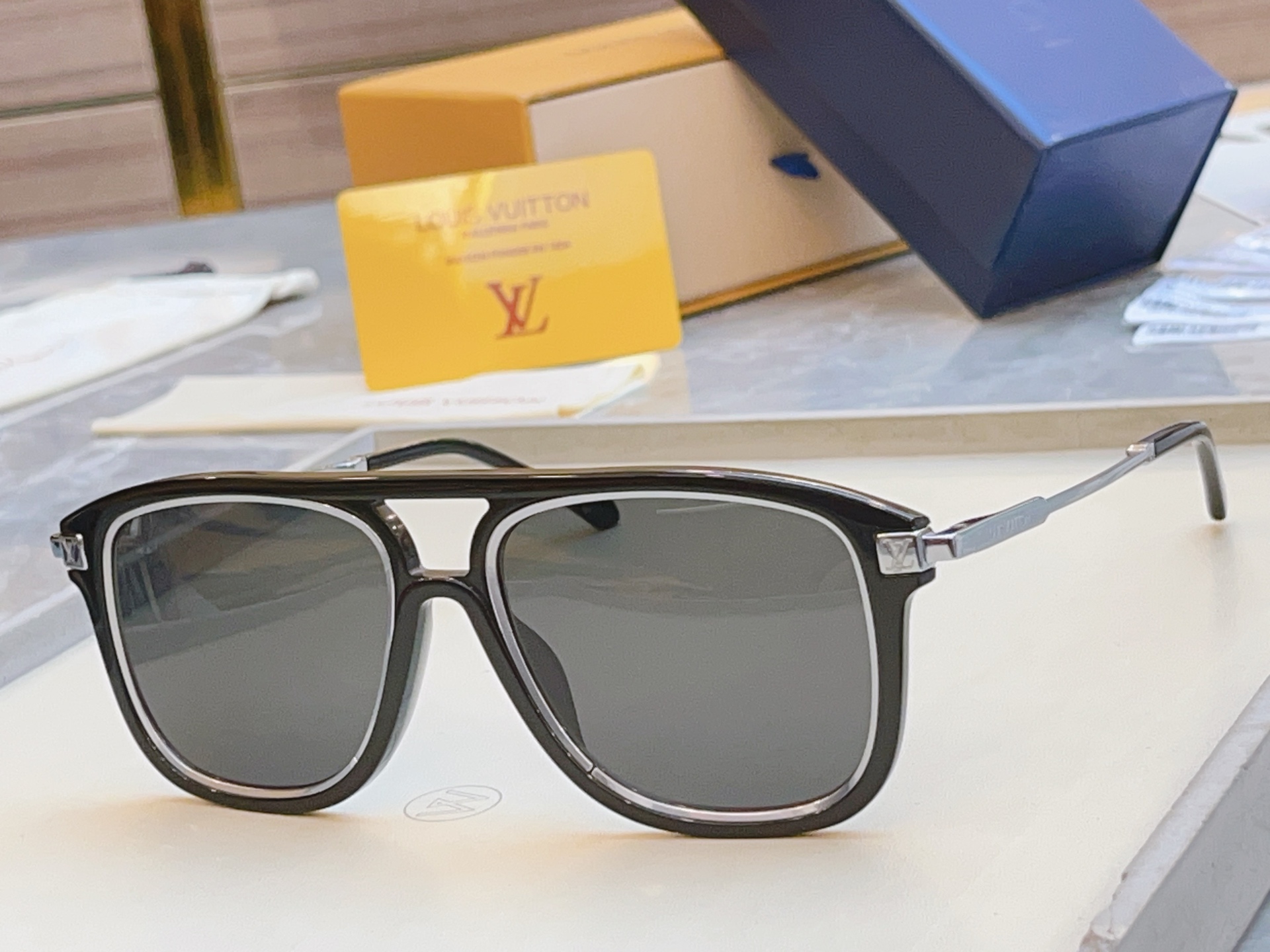 ，【LOUIS VUITTO*】路易*威登新款太阳镜，高版本✨MODEL：Z2596U，SIZE：51口