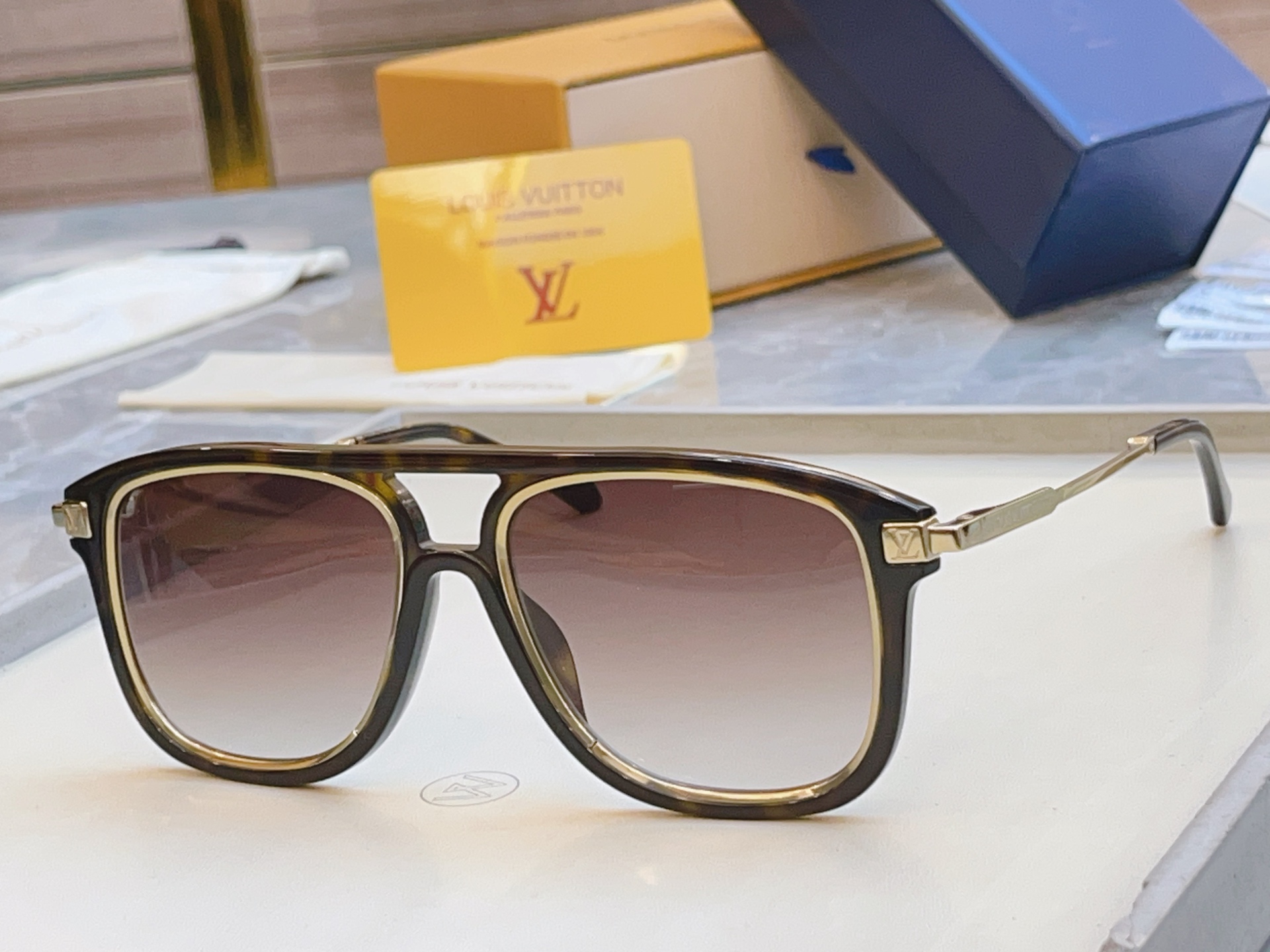 ，【LOUIS VUITTO*】路易*威登新款太阳镜，高版本✨MODEL：Z2596U，SIZE：51口