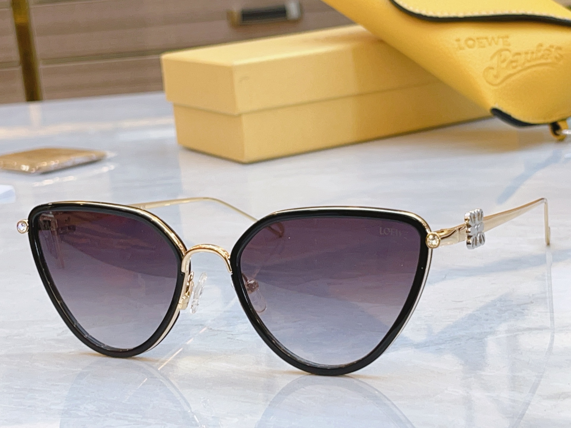 ，【LOEW*】罗意*威新款太阳镜，
MODEL：LW5078S，SIZE：54口21-142