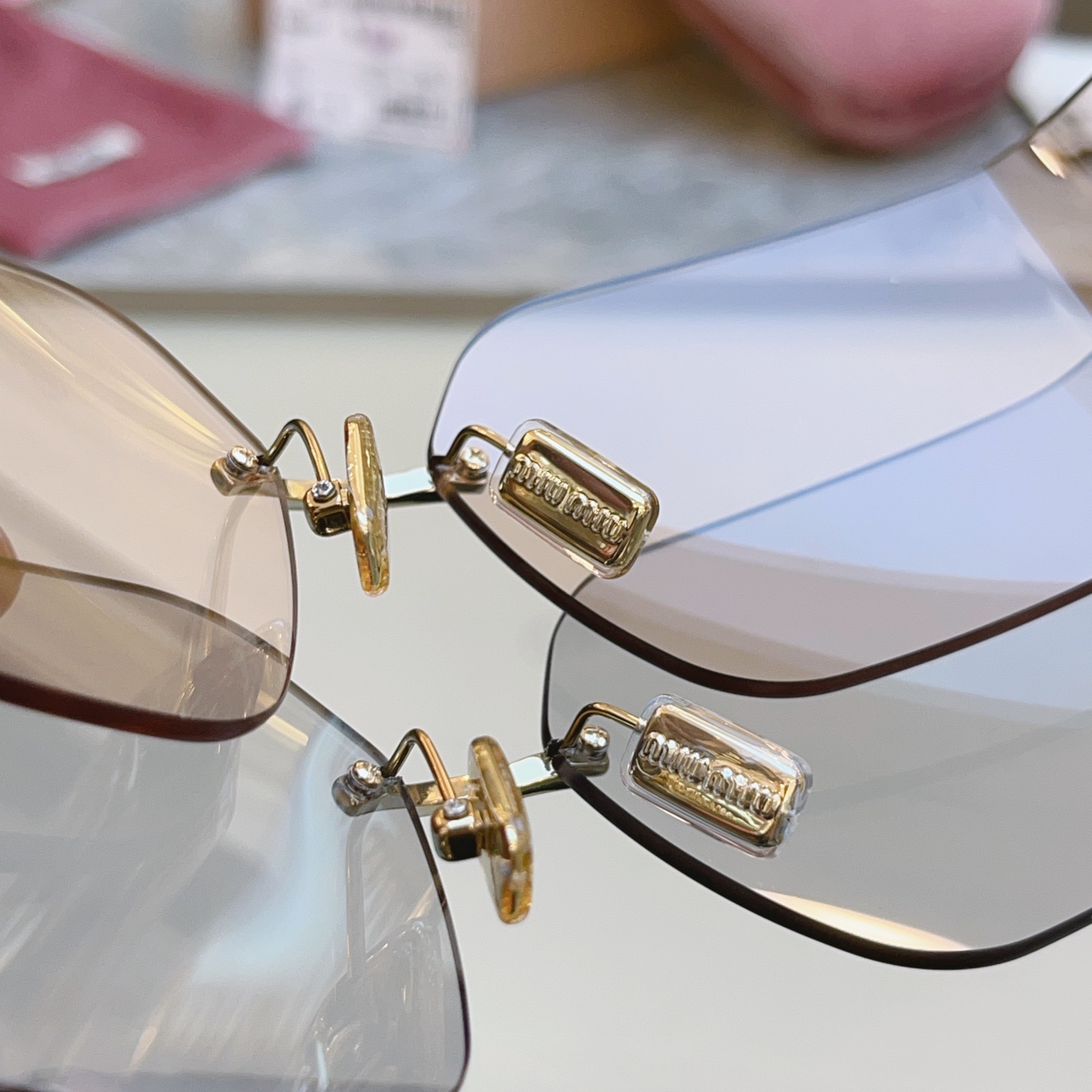 ，【MIUMI*】缪*缪新款太阳镜🕶️，Mod:SMU 54Y，高版本✨SIZE:80口14-110