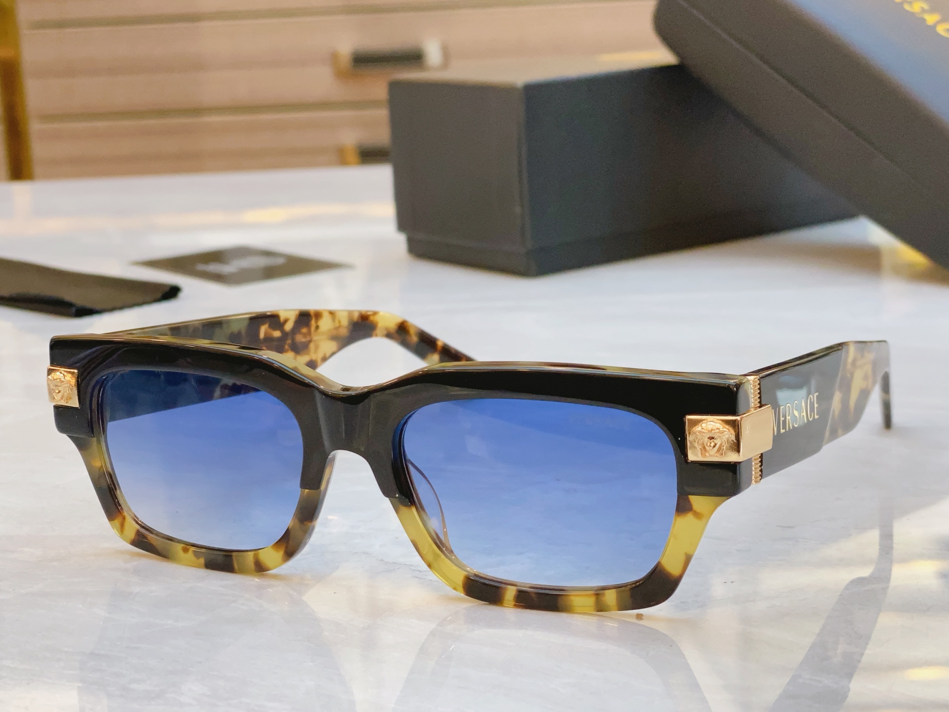 NO:352476,,【VERSAC*】Van Sizhe new sunglasses, MODELVE4465, SIZE55 mouth 19-145 glasses sunglasses, glasses, versace, versace19860909,【VERSAC*】范思*哲新款太阳镜, MODELVE4465,SIZE55口19-145眼镜墨镜太阳镜,眼镜,versace,versace,glasses