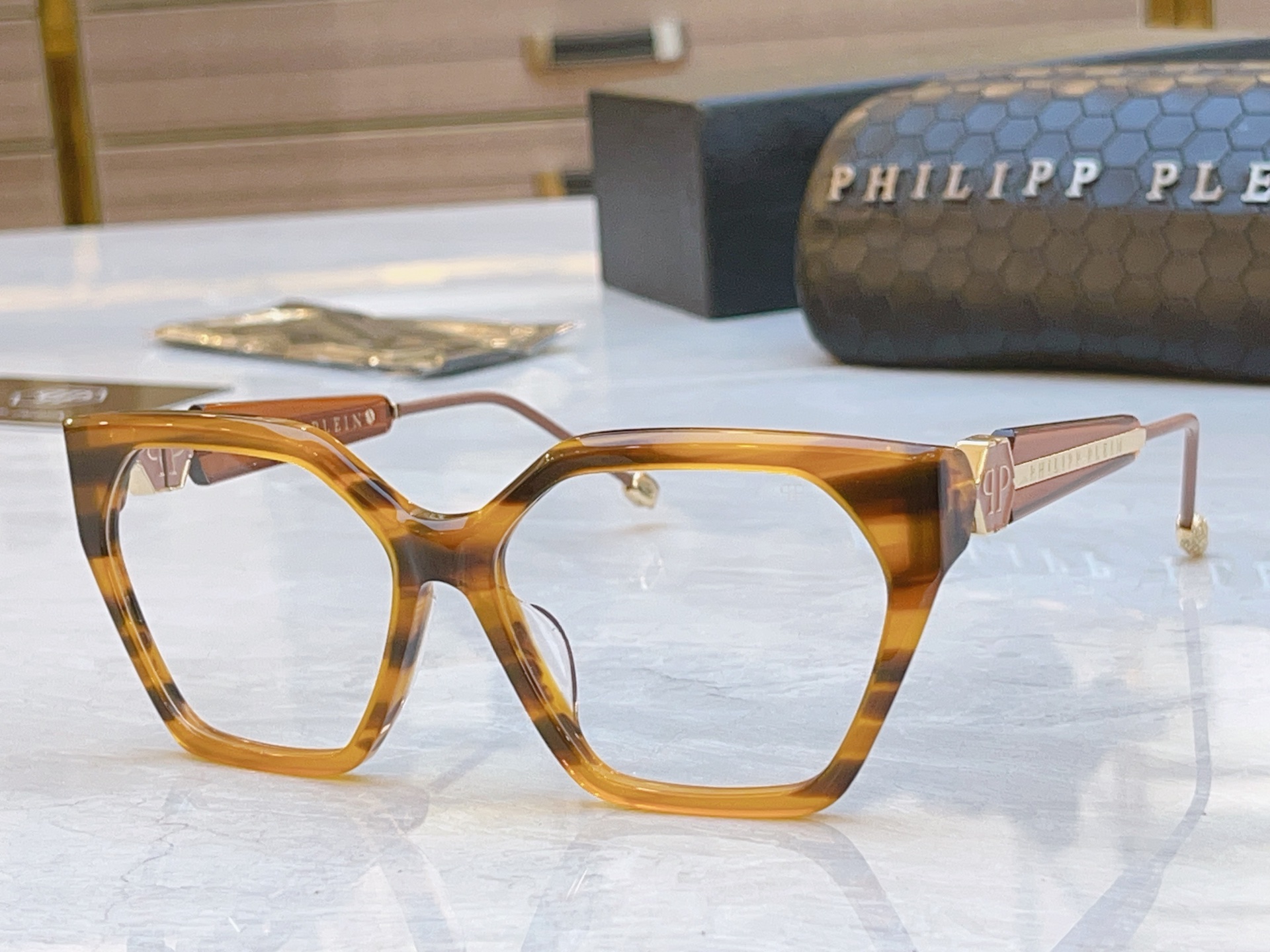 ，【PhiliPP Plei*】新款眼镜架，
Mod：VPS，Size：57口15-140