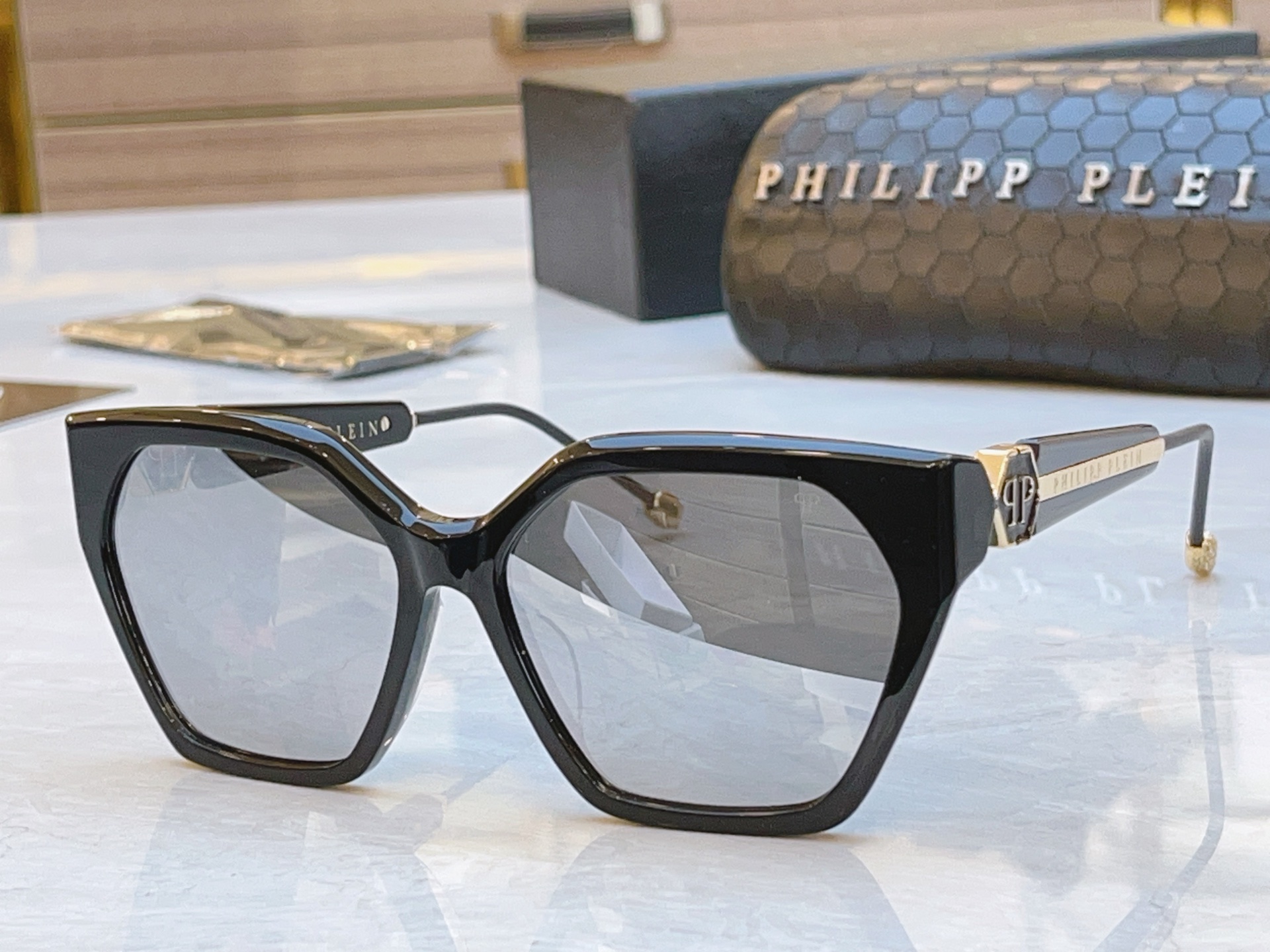 ，【PhiliPP Plei*】新款太阳镜，
Mod：VPS，Size：57口15-140