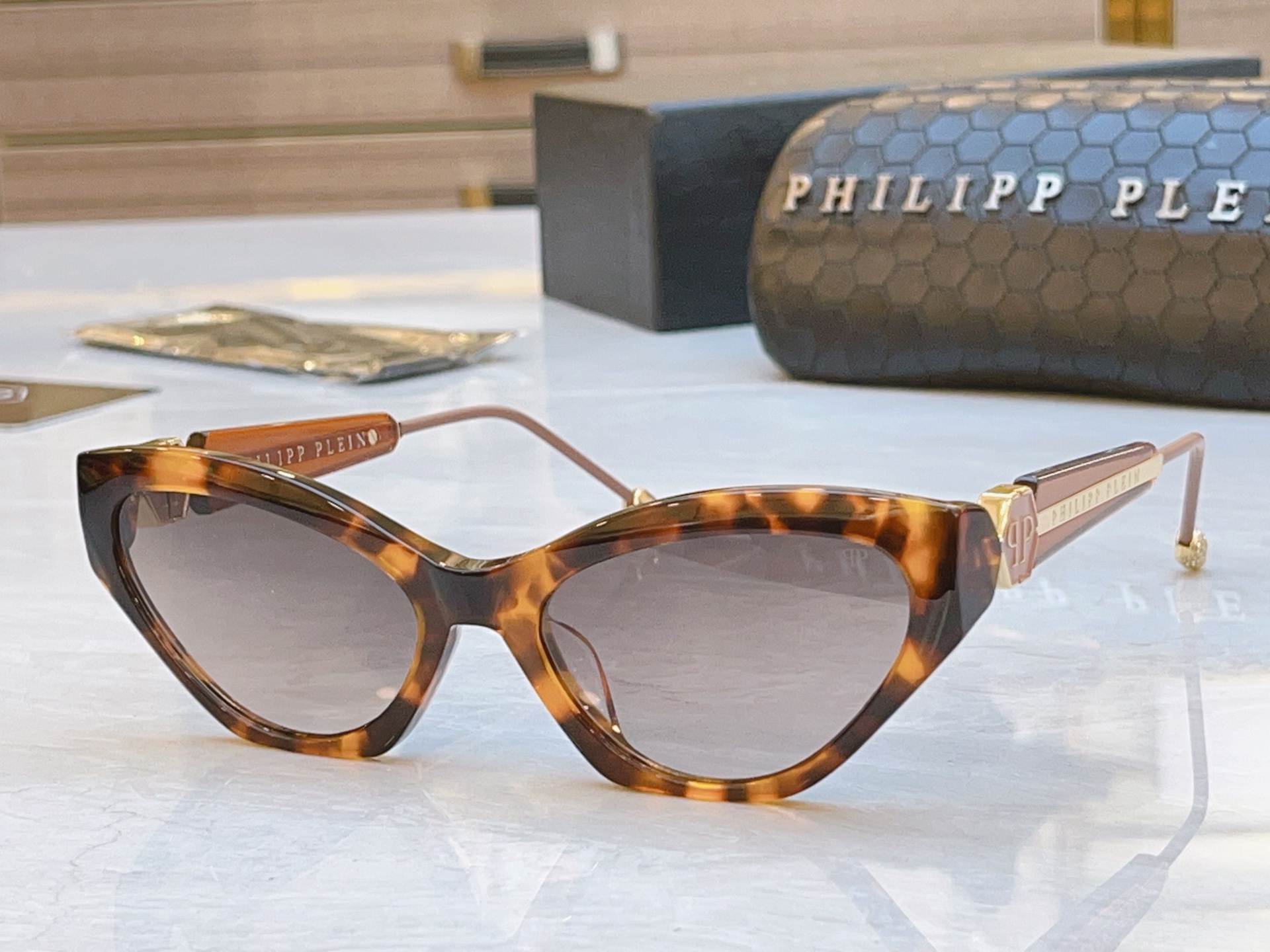 ，【PhiliPP Plei*】新款太阳镜，
Mod：VPS，Size：55口18-140