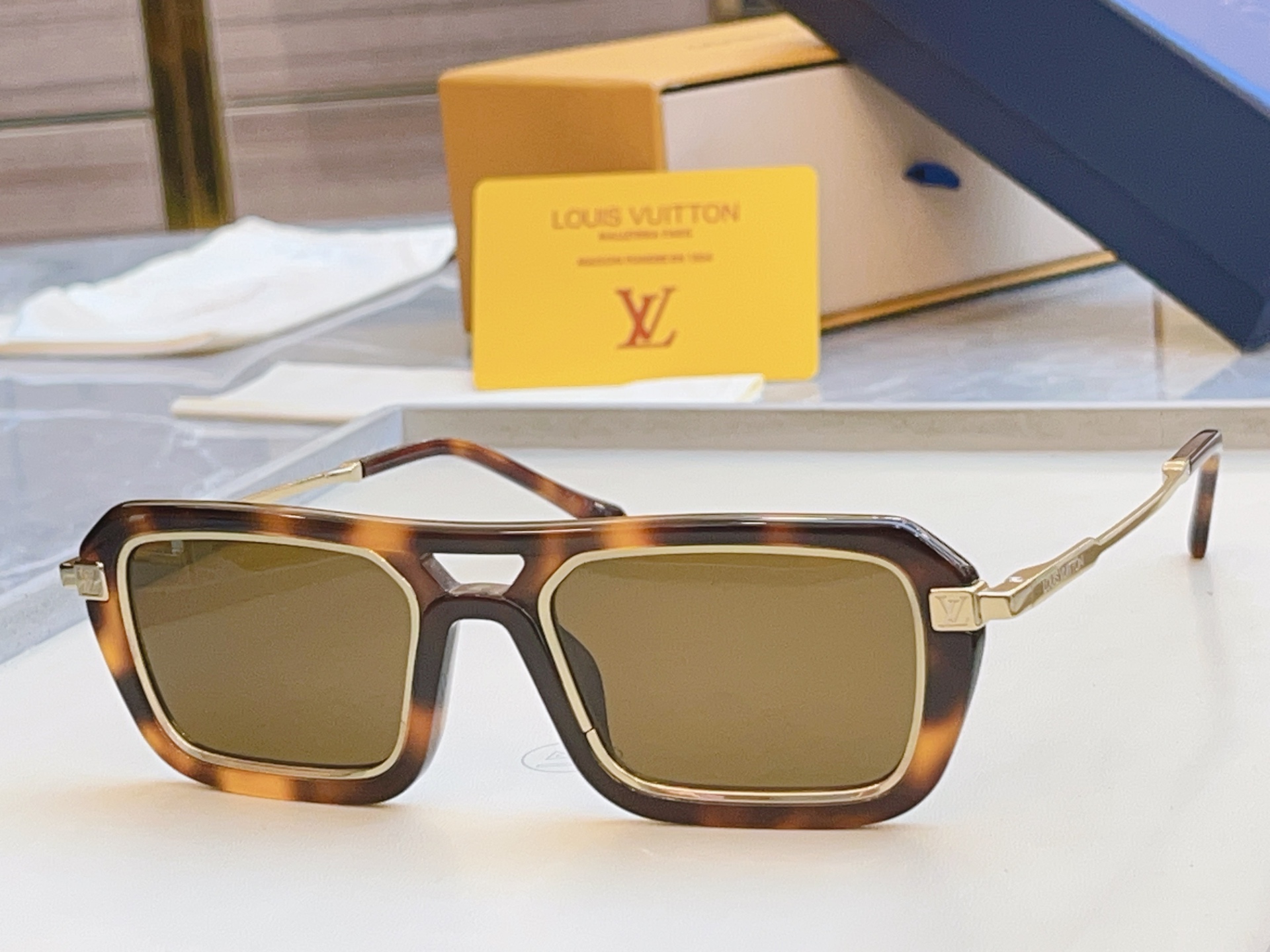 ，【LOUIS VUITTO*】路易*威登新款太阳镜，高版本✨MODEL：Z2596U，SIZE：51口