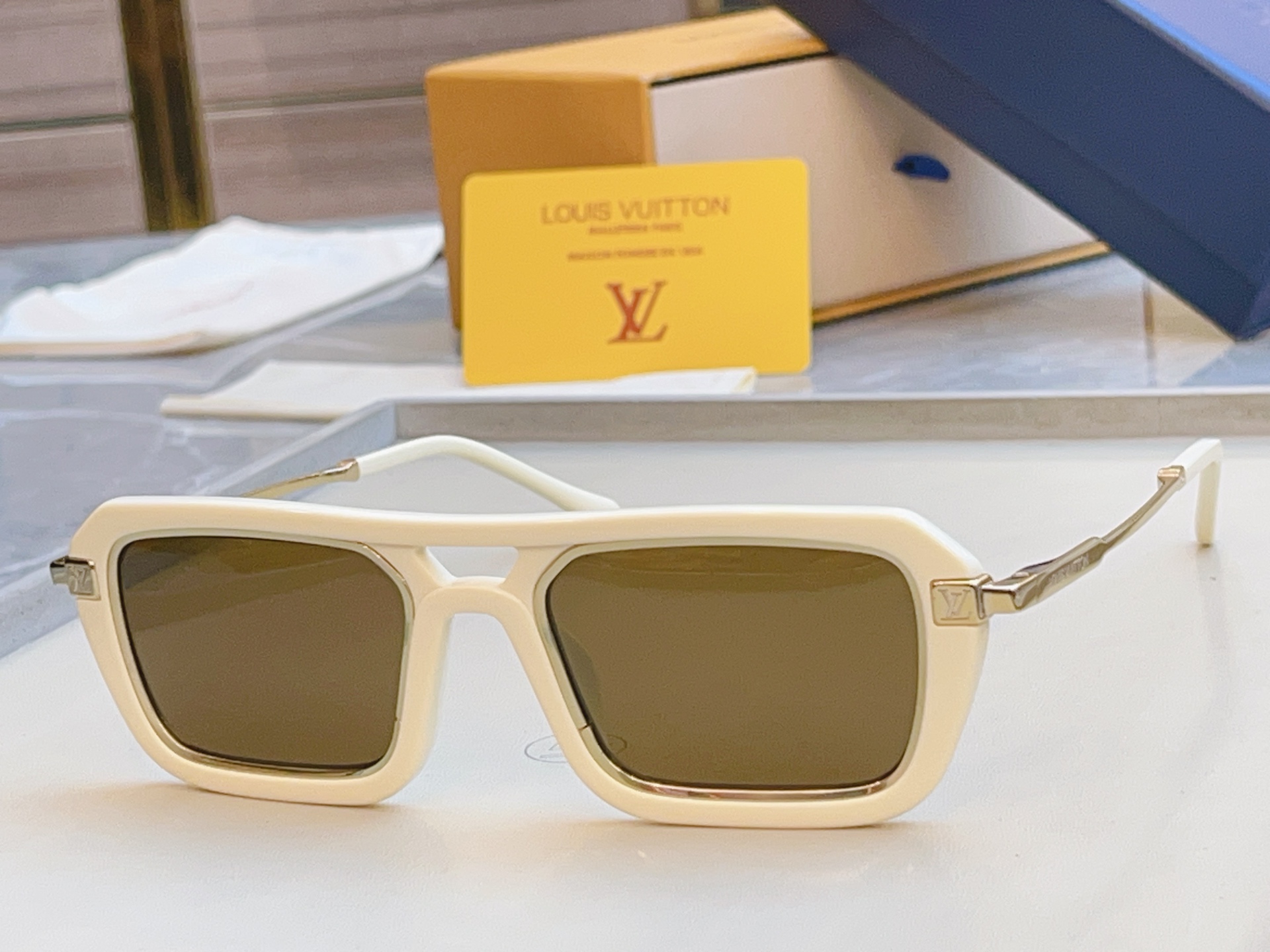 ，【LOUIS VUITTO*】路易*威登新款太阳镜，高版本✨MODEL：Z2596U，SIZE：51口