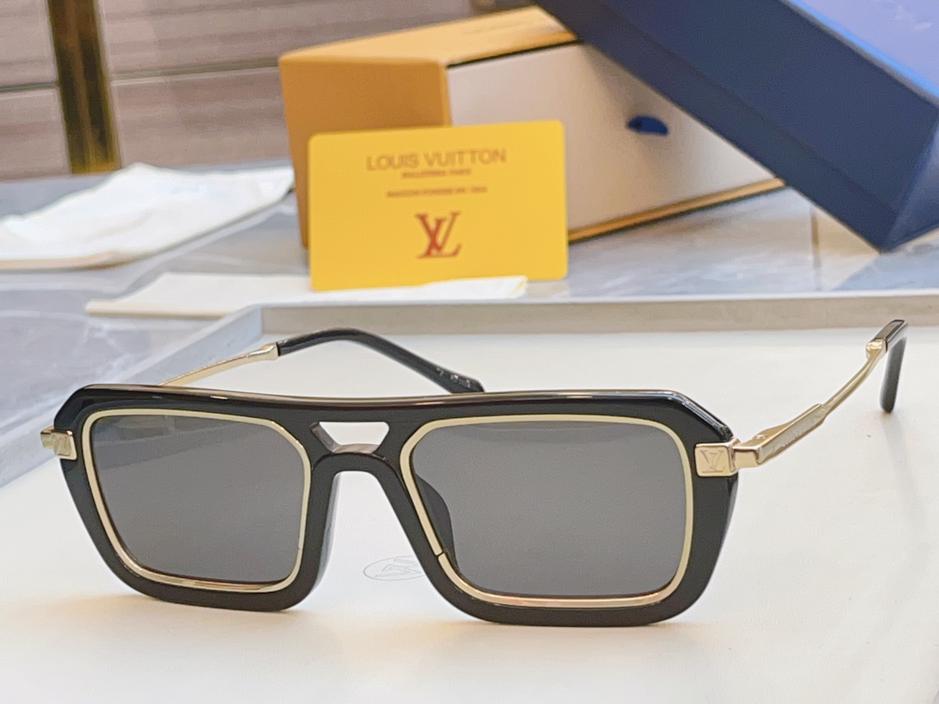 ，【LOUIS VUITTO*】路易*威登新款太阳镜，高版本✨MODEL：Z2596U，SIZE：51口