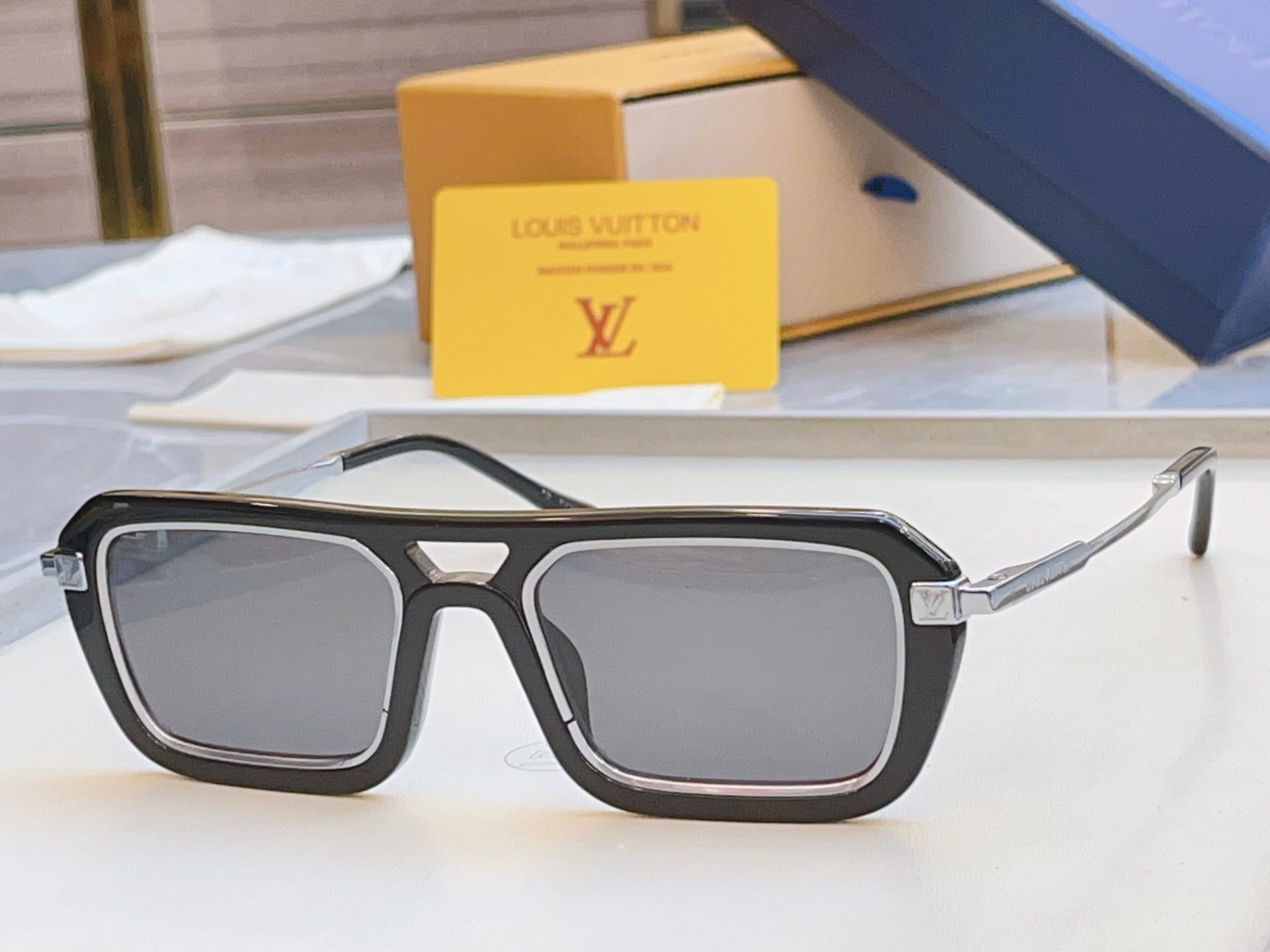 ，【LOUIS VUITTO*】路易*威登新款太阳镜，高版本✨MODEL：Z2596U，SIZE：51口