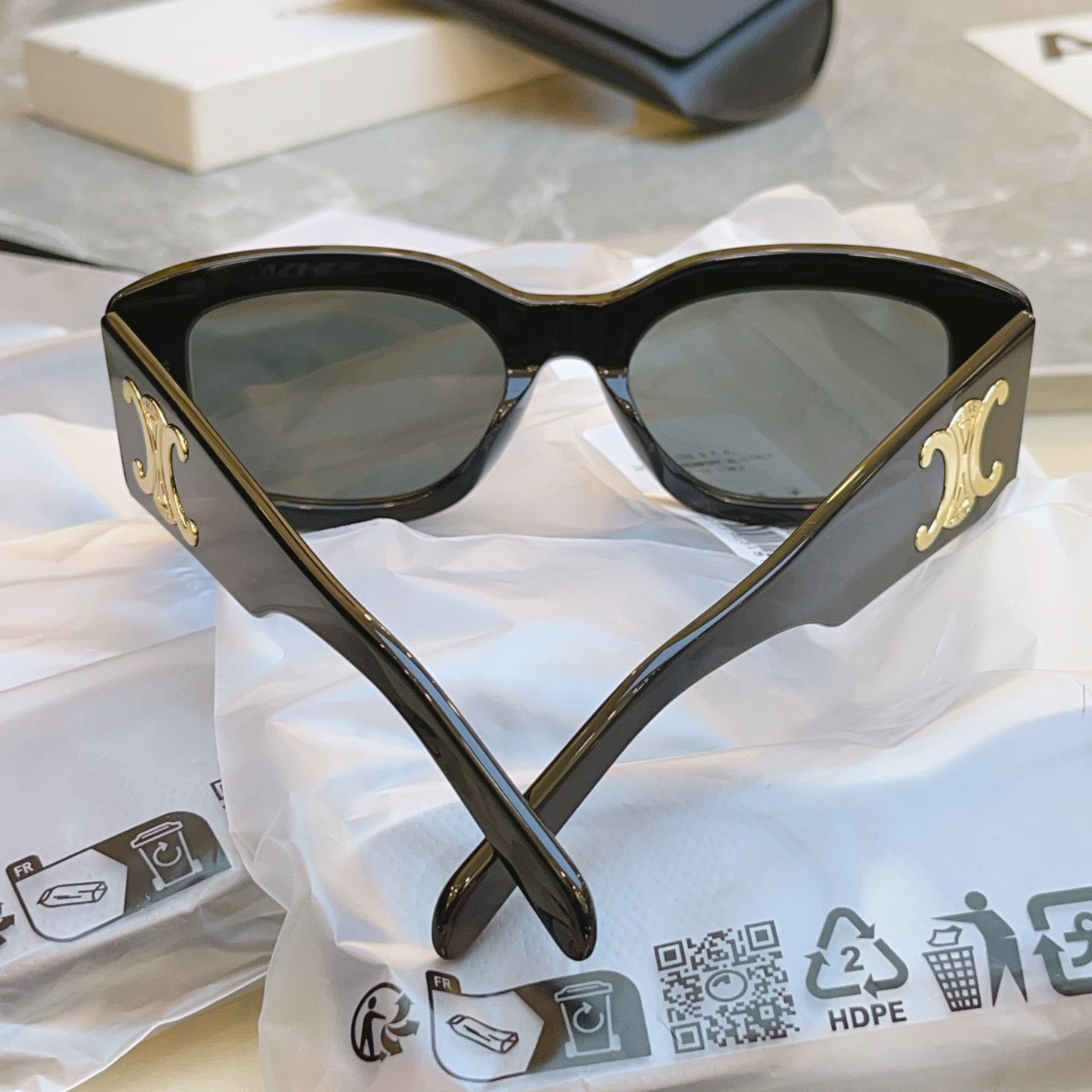 ，【CELIN*】赛*琳新款太阳镜， 原单高品质，MODELCL40282U ，SIZE 53口18-1