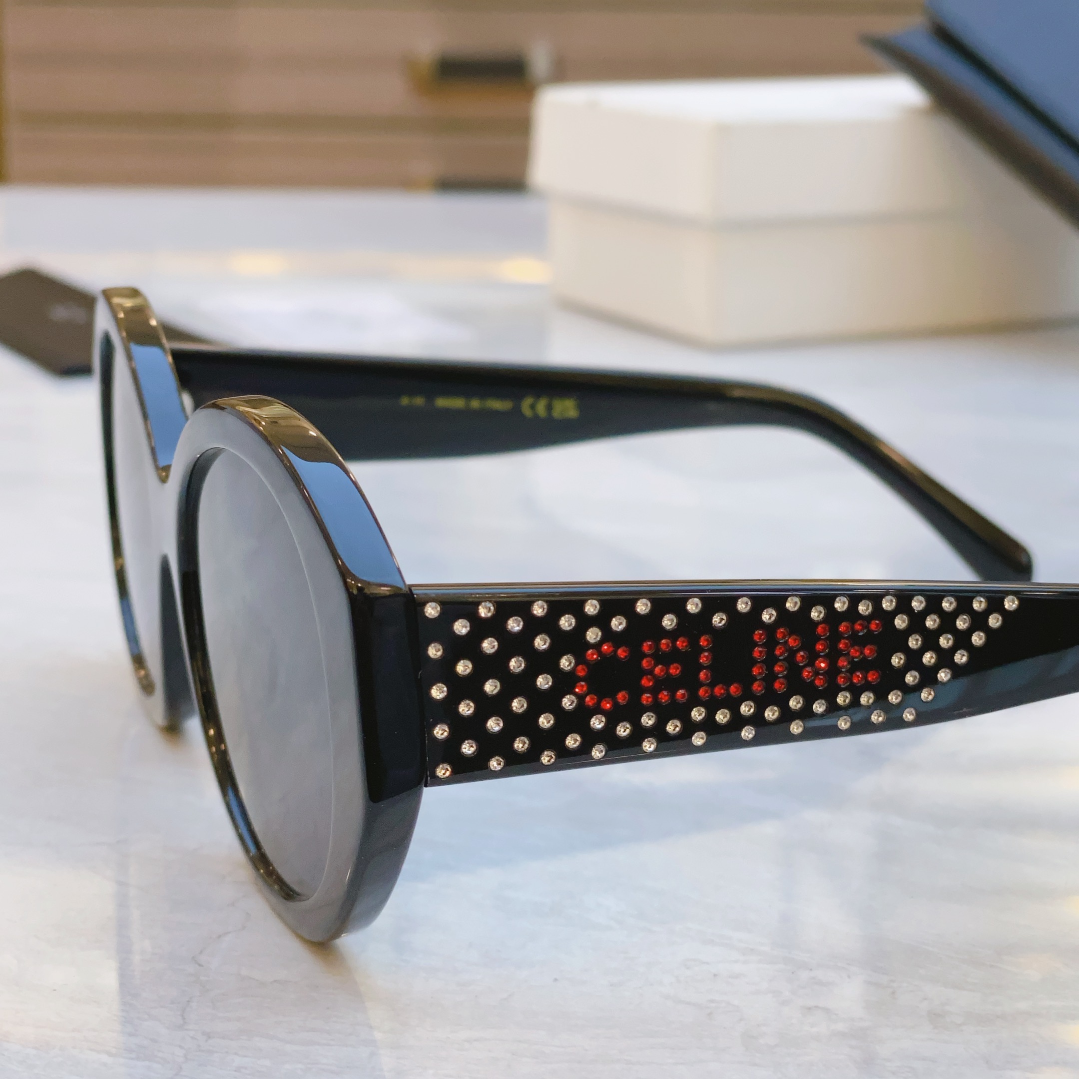 ，【CELIN*】赛*琳新款太阳镜， MODELCL4240IS，SIZE 54口20-145