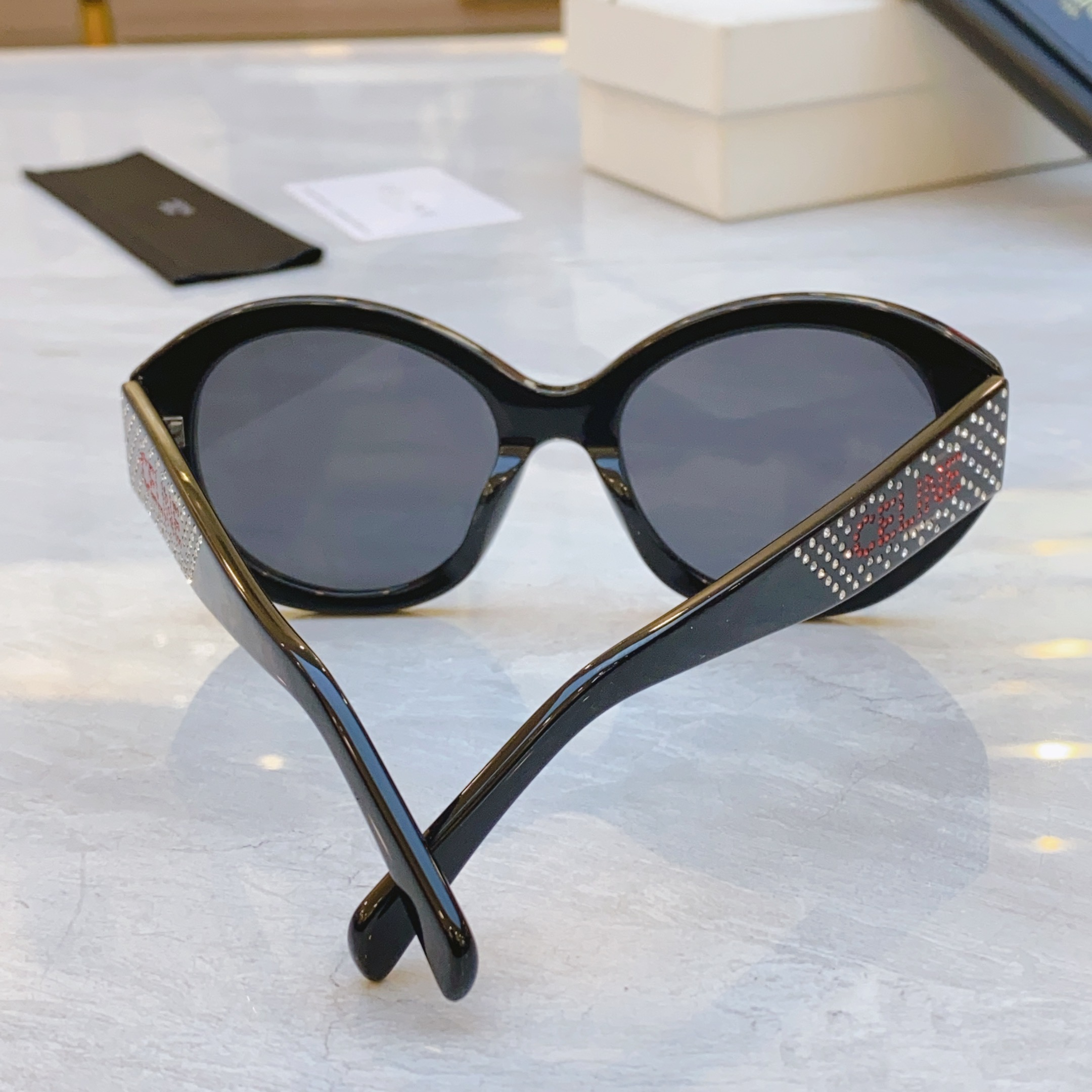 ，【CELIN*】赛*琳新款太阳镜， MODELCL4240IS，SIZE 54口20-145
