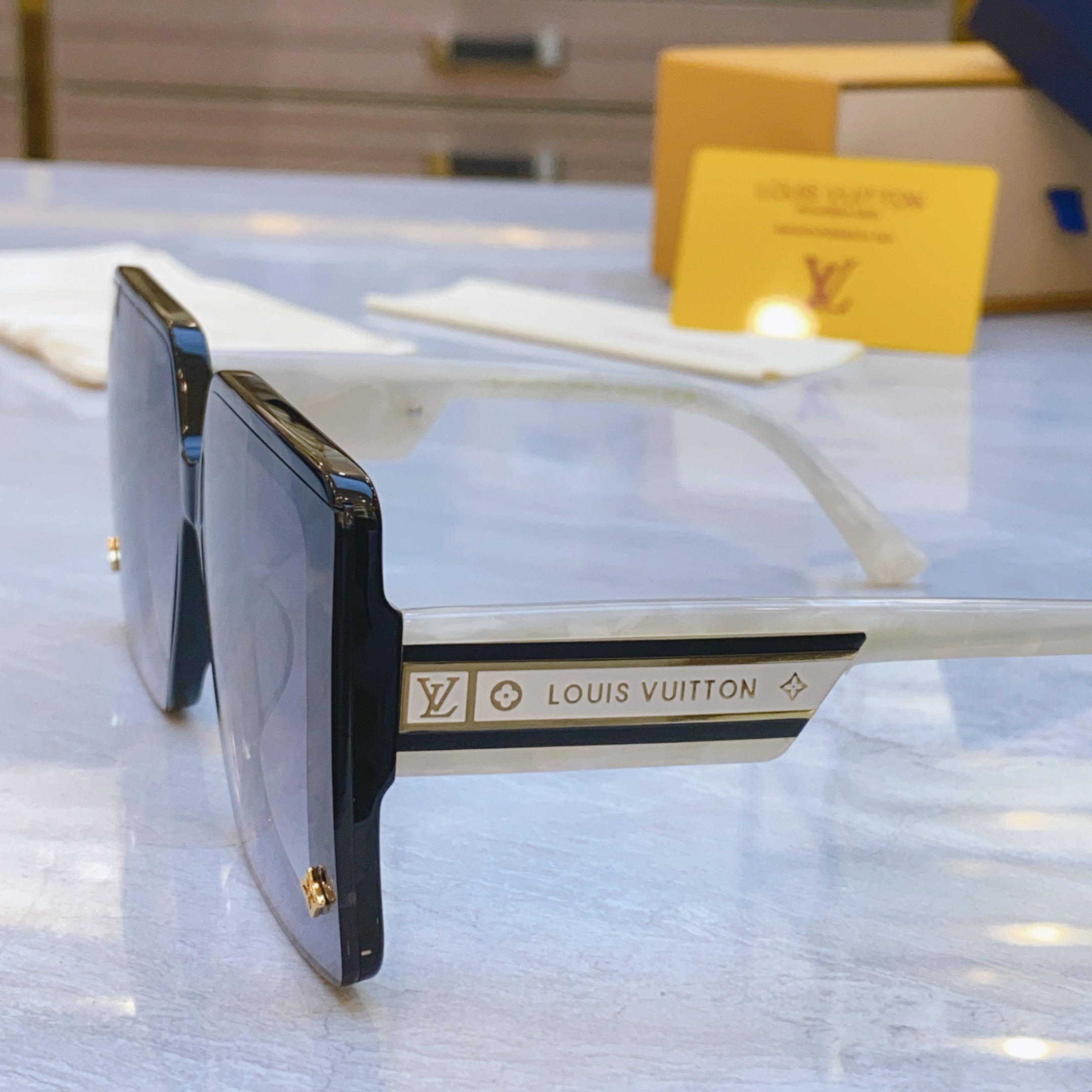 ，【LOUIS VUITTO*】路易*威登新款太阳镜，MODEL：Z6028E，SIZE：67口14-1