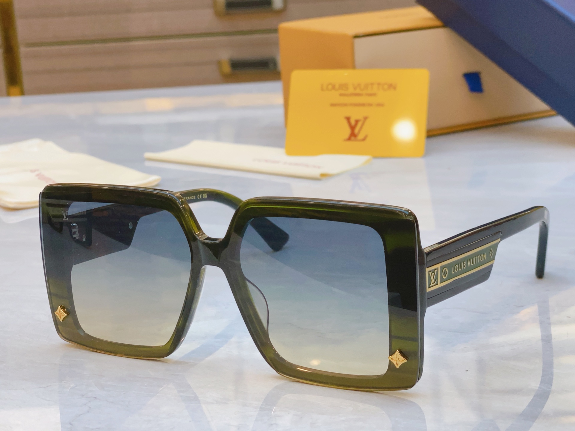 ，【LOUIS VUITTO*】路易*威登新款太阳镜，MODEL：Z6028E，SIZE：67口14-1