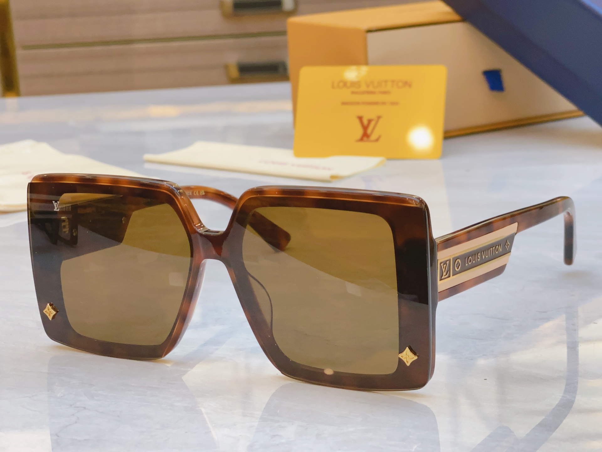 ，【LOUIS VUITTO*】路易*威登新款太阳镜，MODEL：Z6028E，SIZE：67口14-1