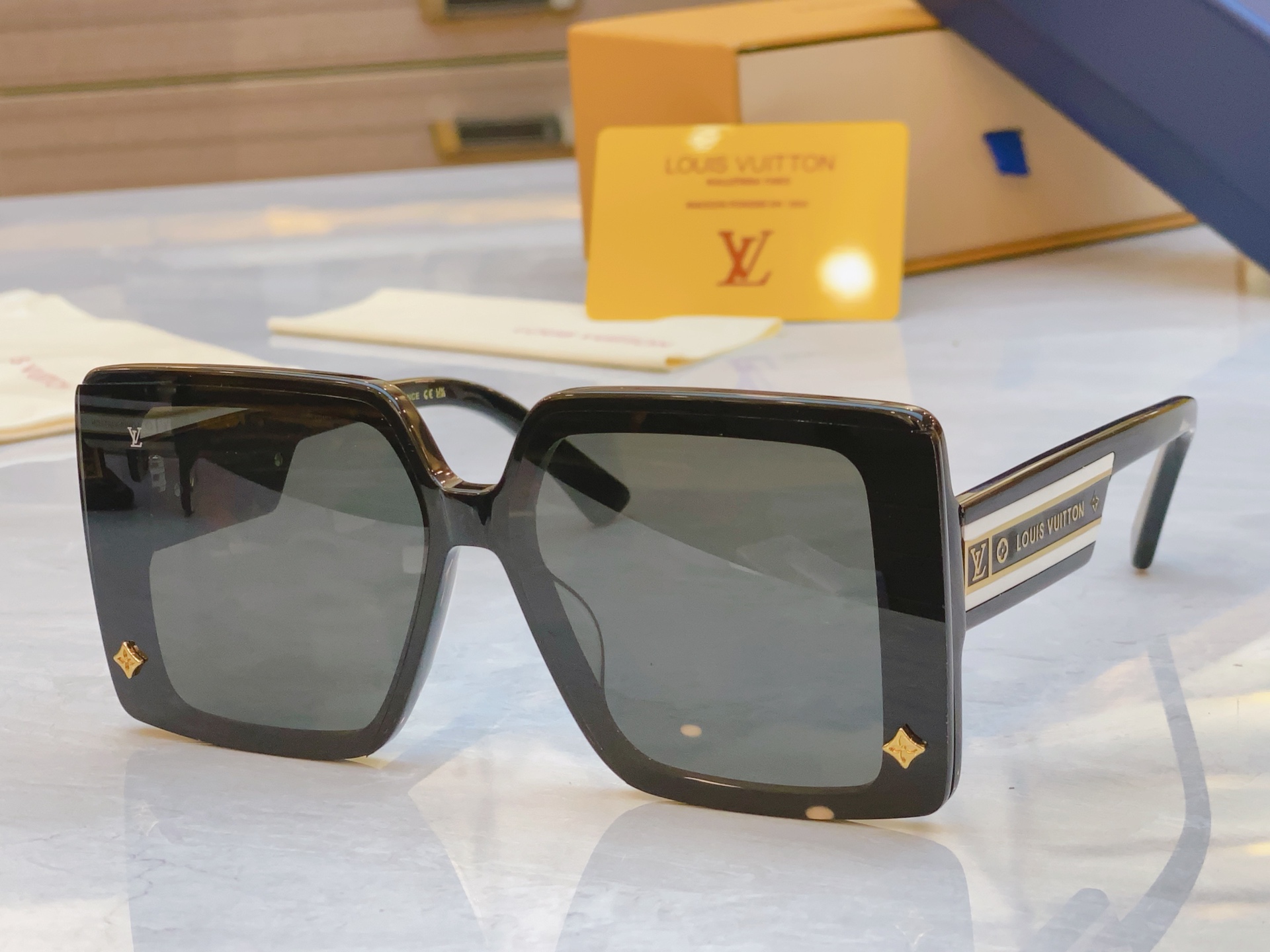 ，【LOUIS VUITTO*】路易*威登新款太阳镜，MODEL：Z6028E，SIZE：67口14-1