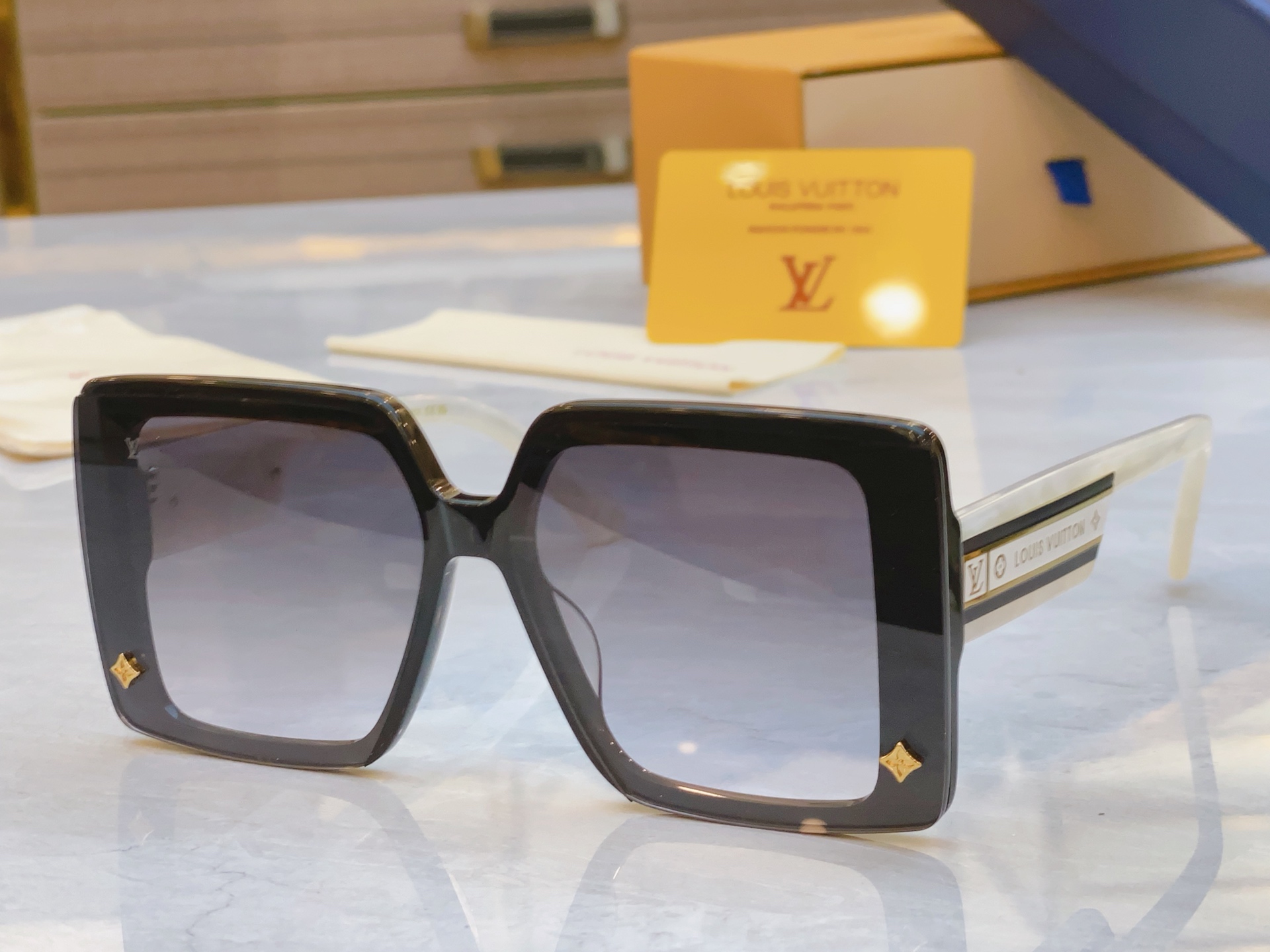 ，【LOUIS VUITTO*】路易*威登新款太阳镜，MODEL：Z6028E，SIZE：67口14-1