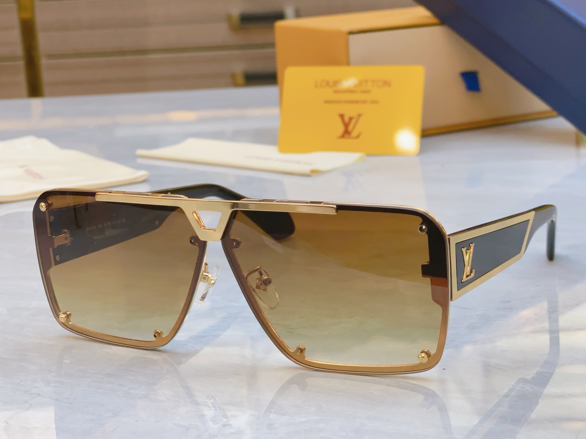 ，【LOUIS VUITTO*】路易*威登新款太阳镜，MODEL：Z2618U，SIZE：70口13-1