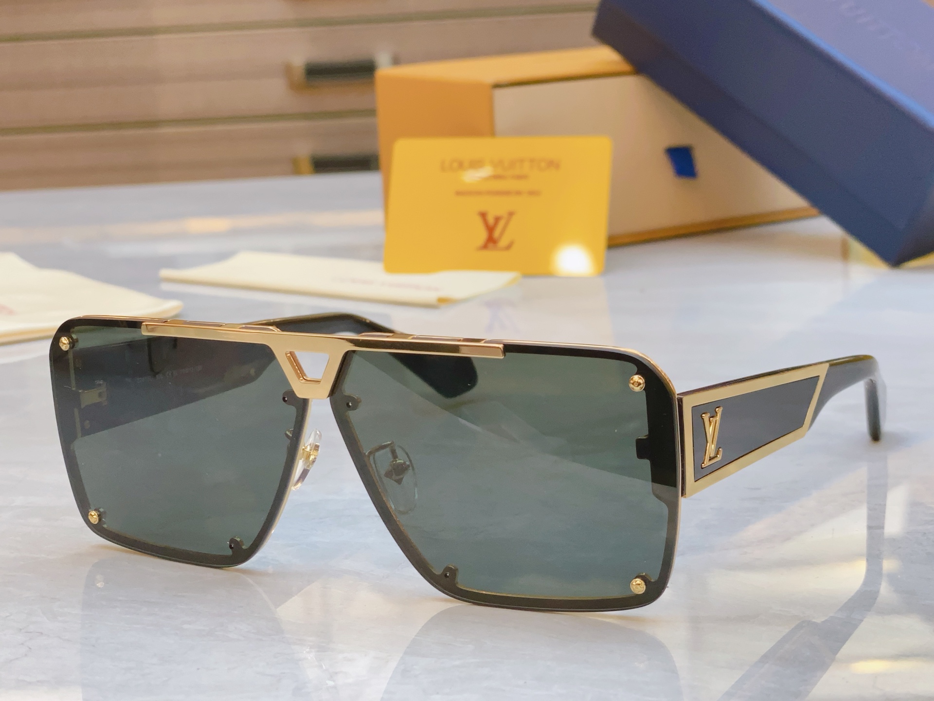 ，【LOUIS VUITTO*】路易*威登新款太阳镜，MODEL：Z2618U，SIZE：70口13-1