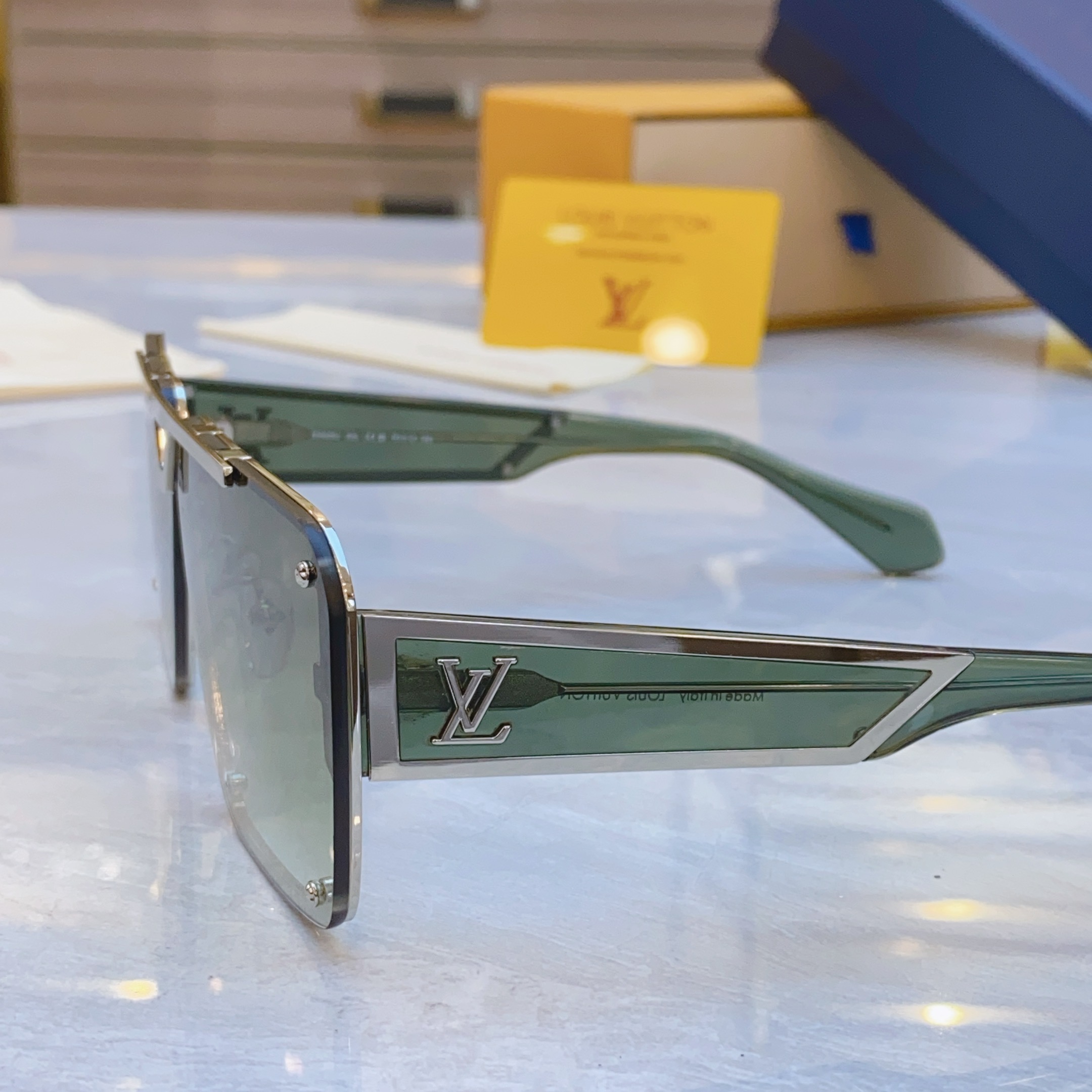 ，【LOUIS VUITTO*】路易*威登新款太阳镜，MODEL：Z2618U，SIZE：70口13-1