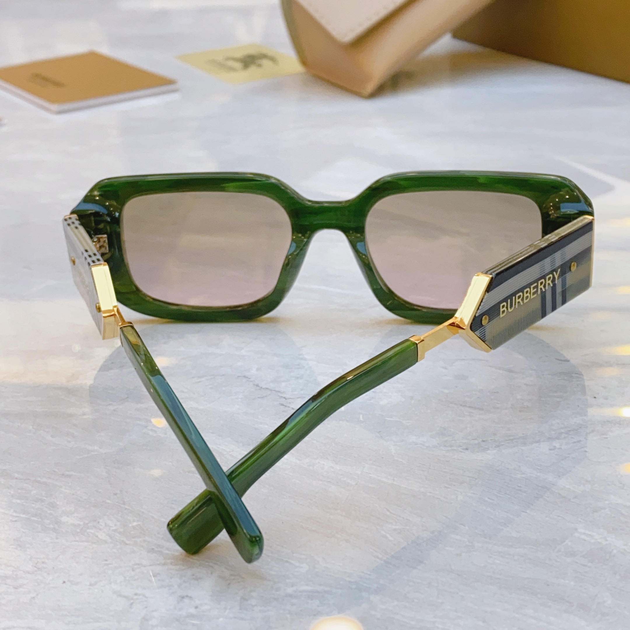，【BURBERR*】巴宝*莉新款光学架。MODEL：BE6019，SIZE：65口15-143