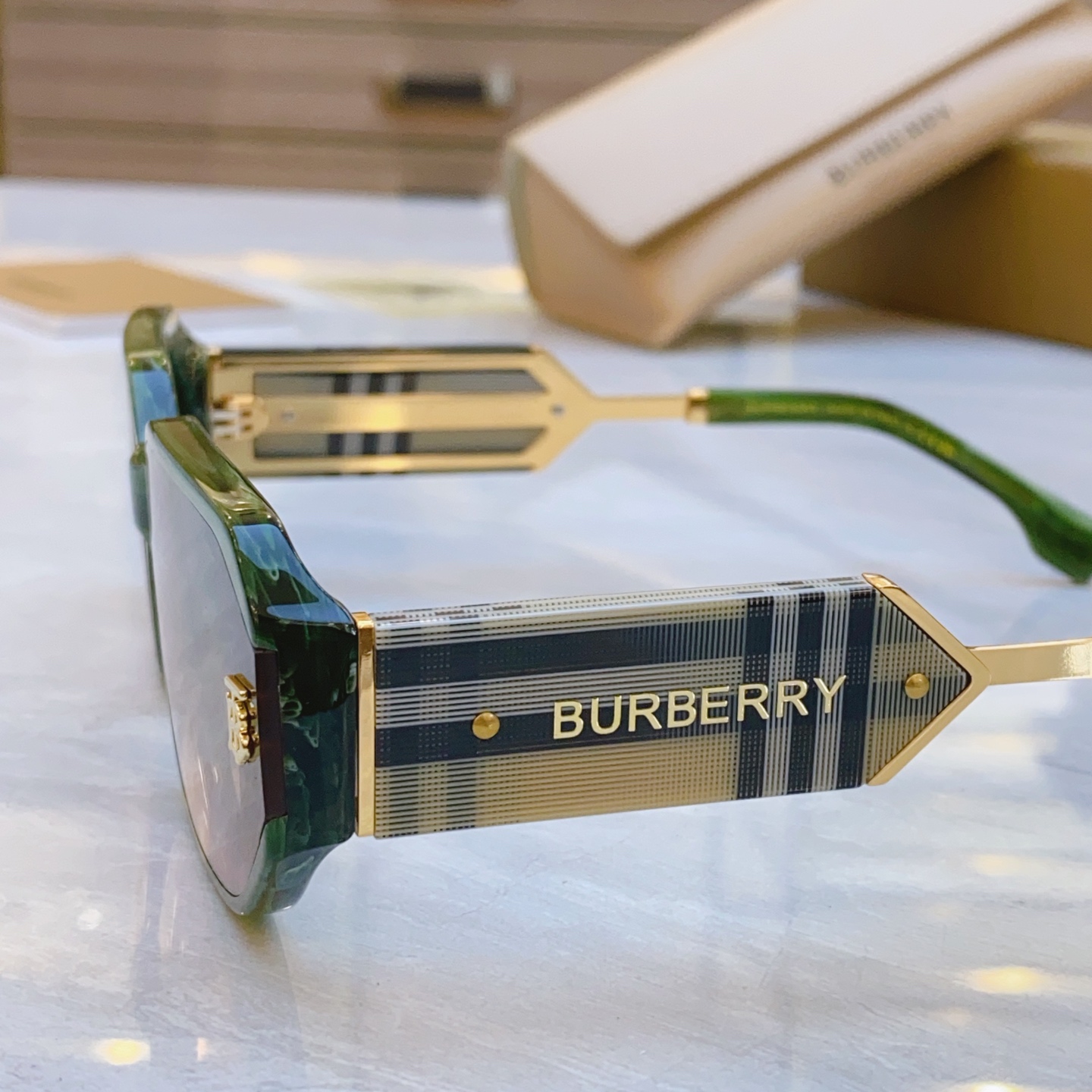 ，【BURBERR*】巴宝*莉新款光学架。MODEL：BE6019，SIZE：65口15-143