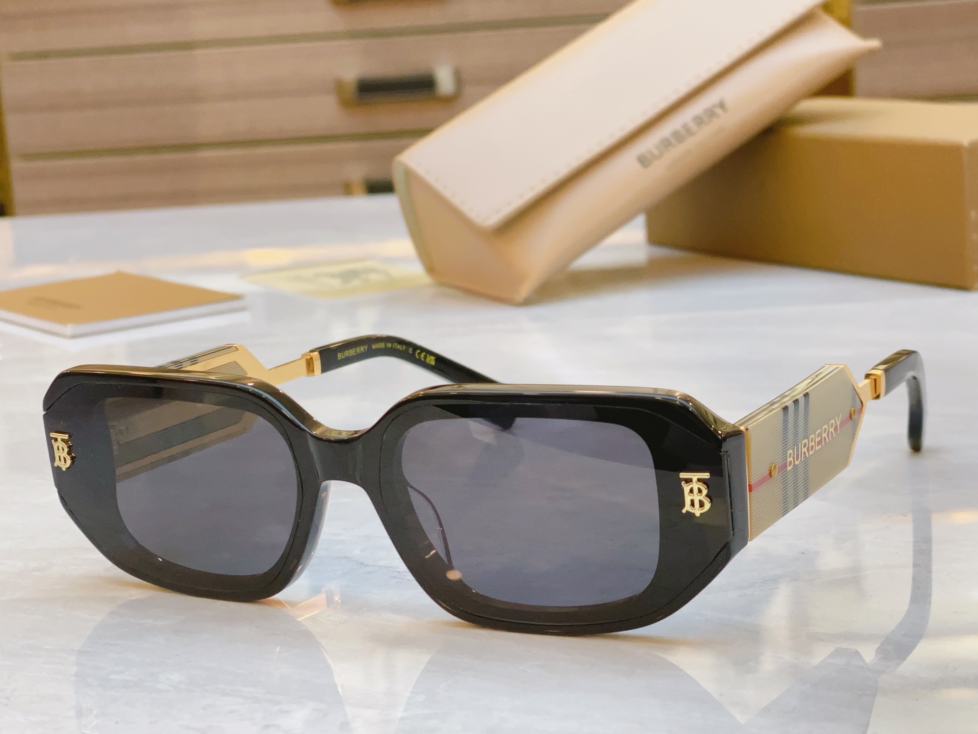 ，【BURBERR*】巴宝*莉新款光学架。MODEL：BE6019，SIZE：65口15-143