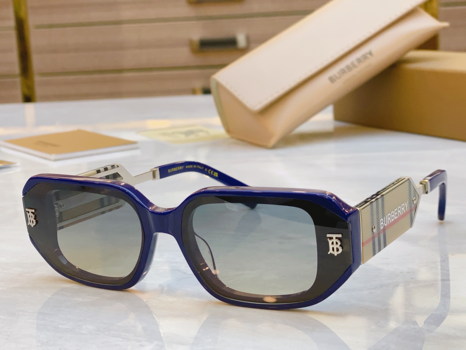 ，【BURBERR*】巴宝*莉新款光学架。MODEL：BE6019，SIZE：65口15-143