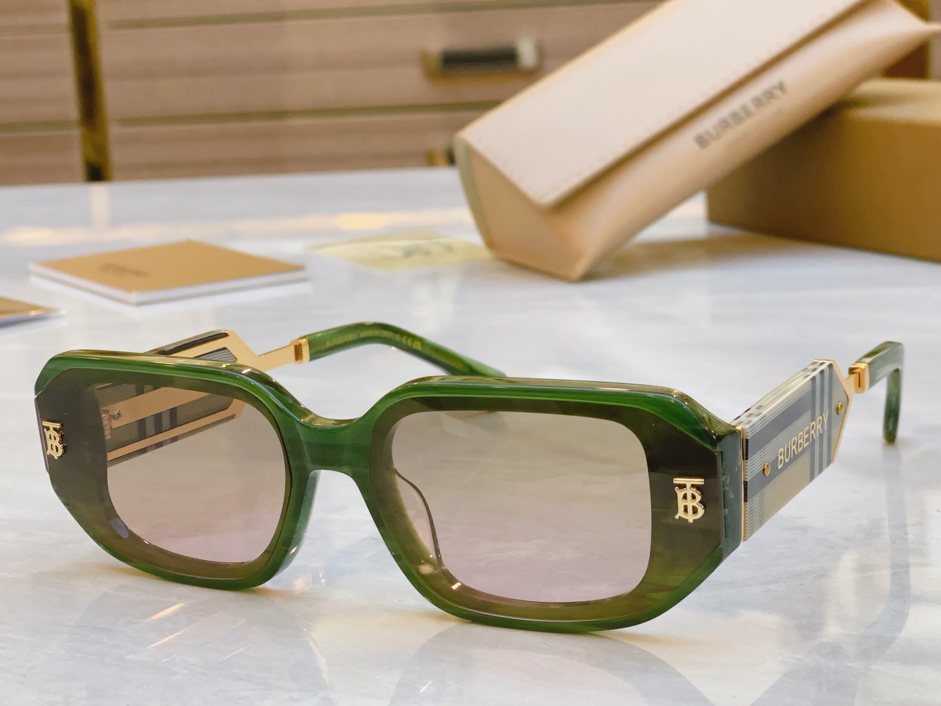 ，【BURBERR*】巴宝*莉新款光学架。MODEL：BE6019，SIZE：65口15-143