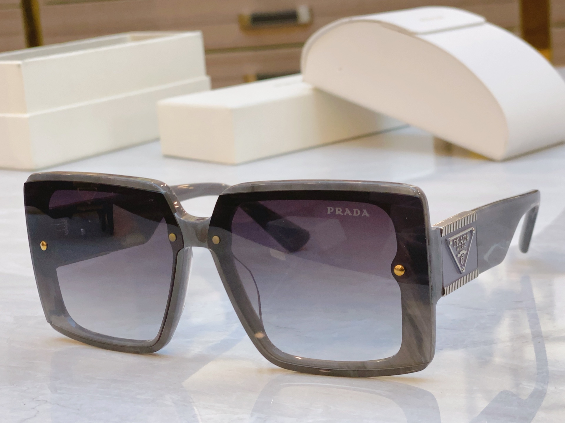 ，【PRAD*】普拉*达新款太阳镜，MODEL：PR 136，SIZE：60口10-142