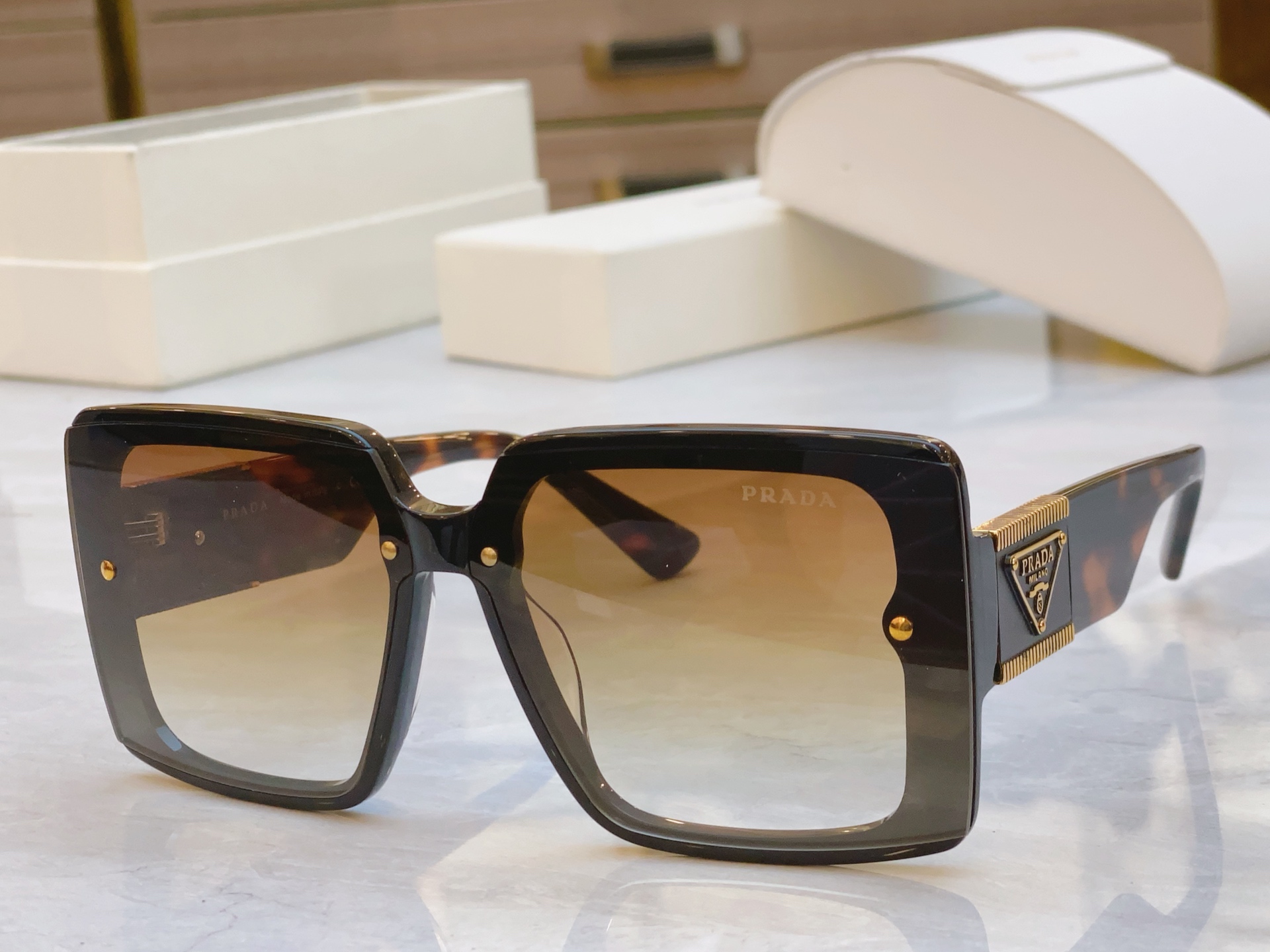，【PRAD*】普拉*达新款太阳镜，MODEL：PR 136，SIZE：60口10-142
