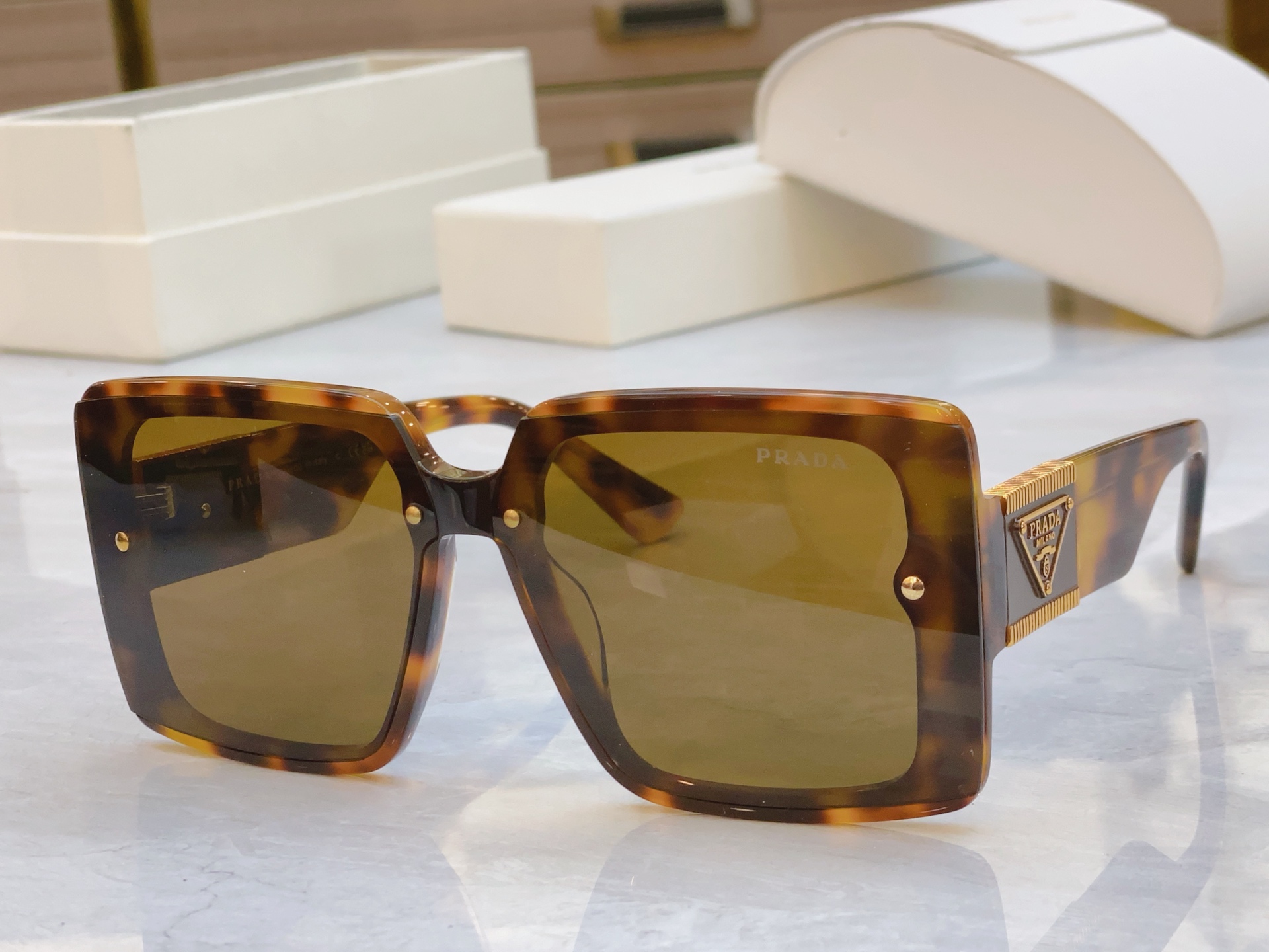 ，【PRAD*】普拉*达新款太阳镜，MODEL：PR 136，SIZE：60口10-142