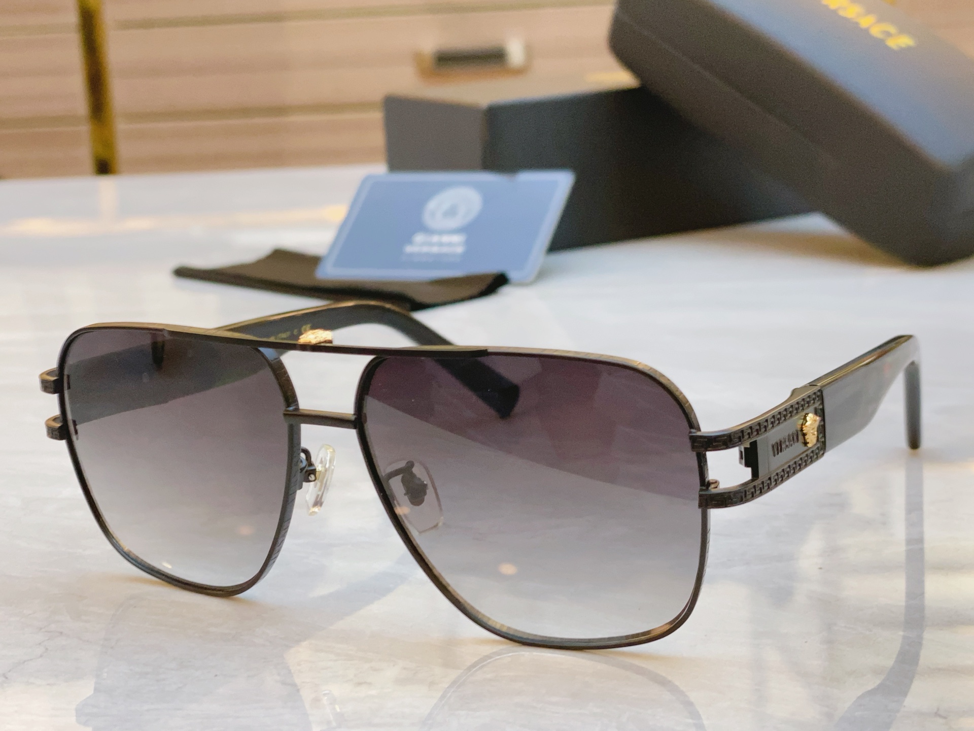 ，【VERSAC*】范思*哲新款太阳镜，MODEL：VE 5698，SIZE：61口14-145