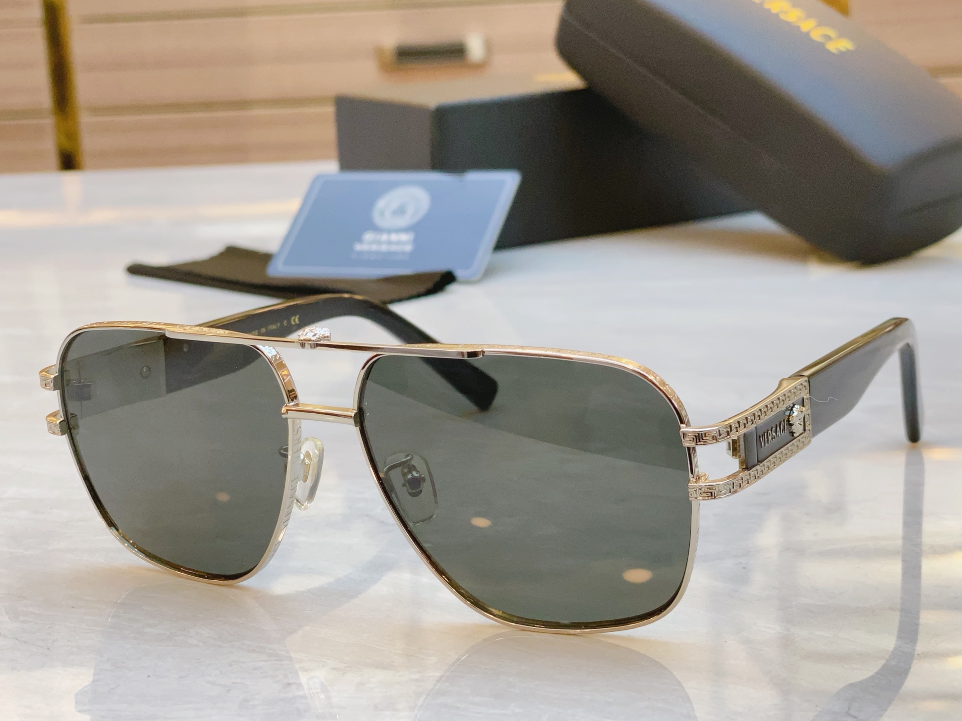 ，【VERSAC*】范思*哲新款太阳镜，MODEL：VE 5698，SIZE：61口14-145