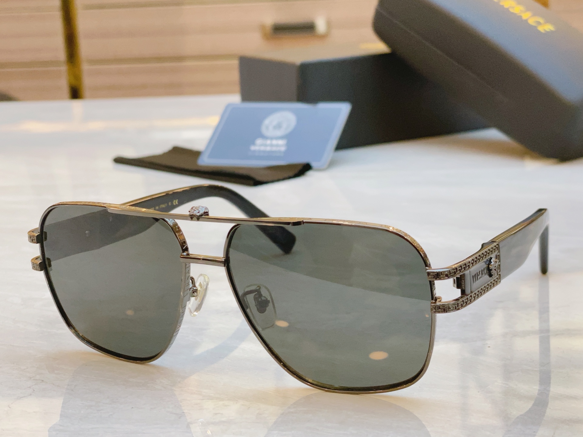 ，【VERSAC*】范思*哲新款太阳镜，MODEL：VE 5698，SIZE：61口14-145