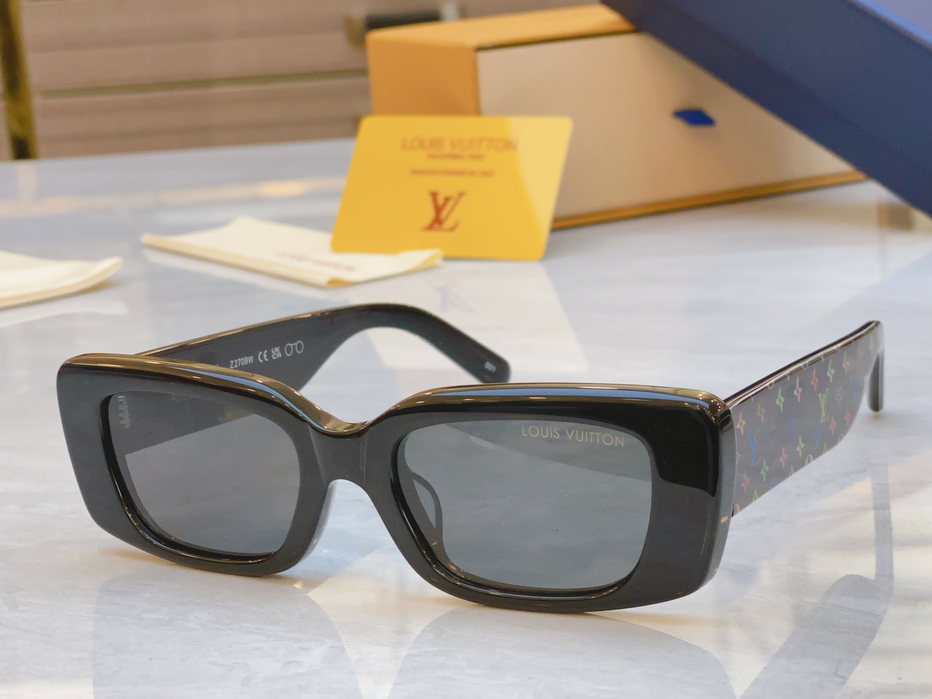 ，【LOUIS VUITTO*】路易*威登新款太阳镜，MODEL：Z2709W，SIZE：51口20-1