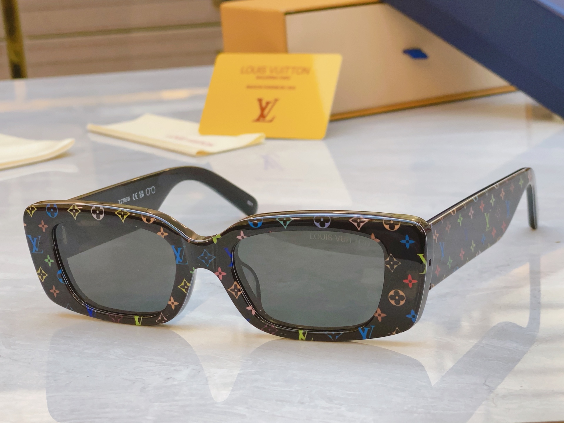 ，【LOUIS VUITTO*】路易*威登新款太阳镜，MODEL：Z2709W，SIZE：51口20-1