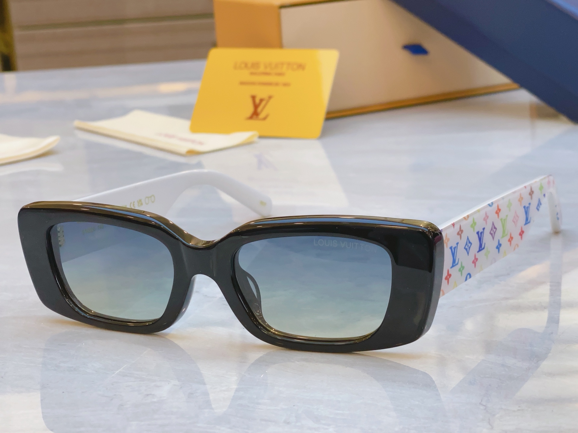 ，【LOUIS VUITTO*】路易*威登新款太阳镜，MODEL：Z2709W，SIZE：51口20-1