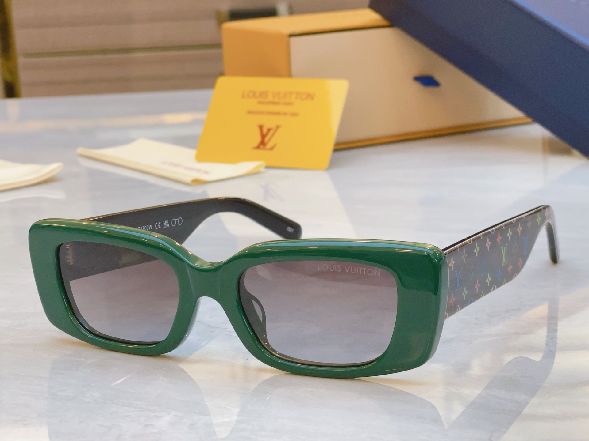 ，【LOUIS VUITTO*】路易*威登新款太阳镜，MODEL：Z2709W，SIZE：51口20-1