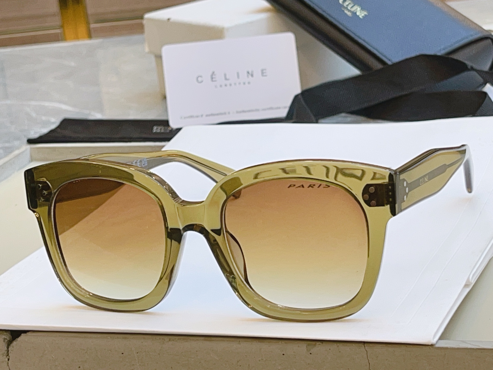 ，【CELIN*】赛*琳太阳镜款，翻单到货，MODELCL4002UN。SIZE54口22-145