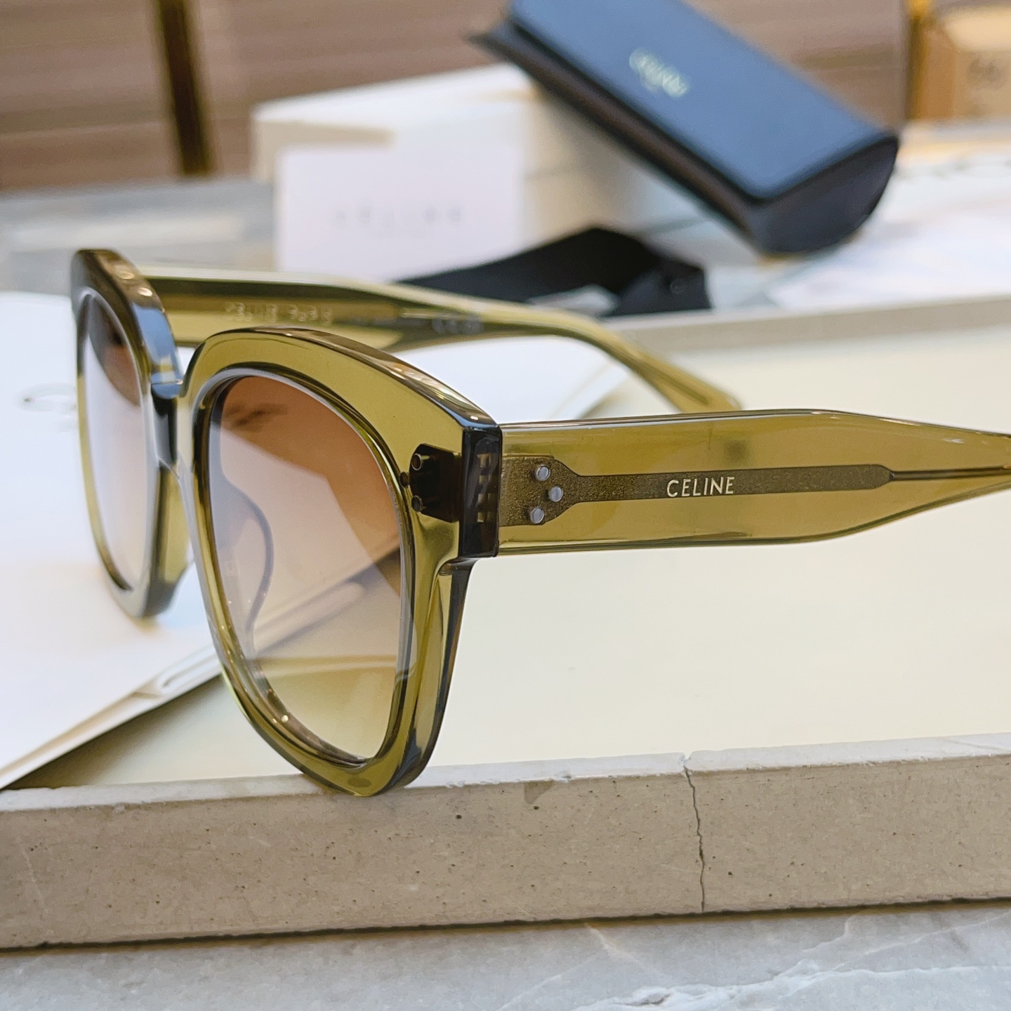 ，【CELIN*】赛*琳太阳镜款，翻单到货，MODELCL4002UN。SIZE54口22-145