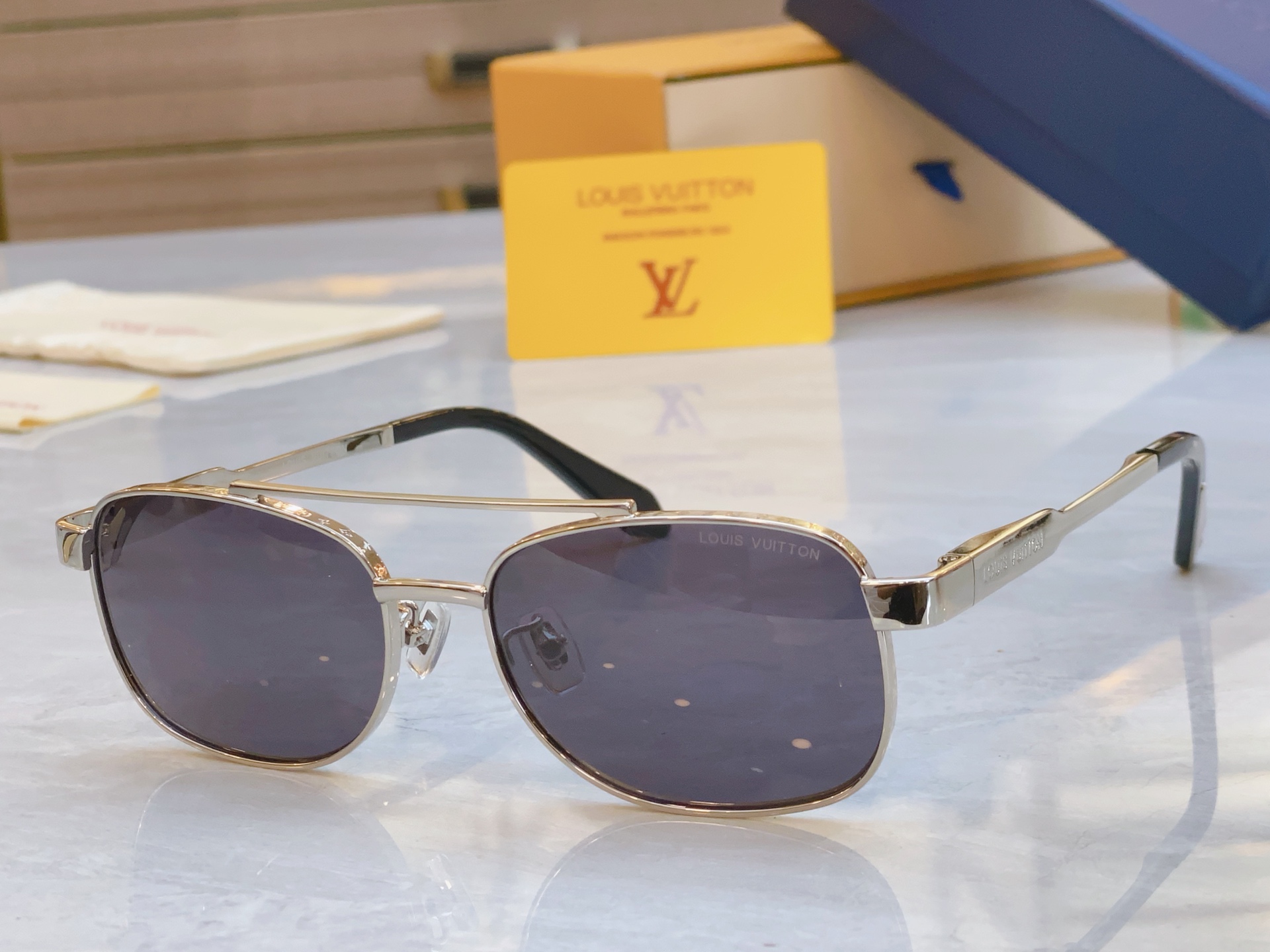 Louis Vuitton Z2270U Gold-Tone Metal Frame Sunglasses With Brown Gradient Lenses 7 i1748864643238 5768 0 5