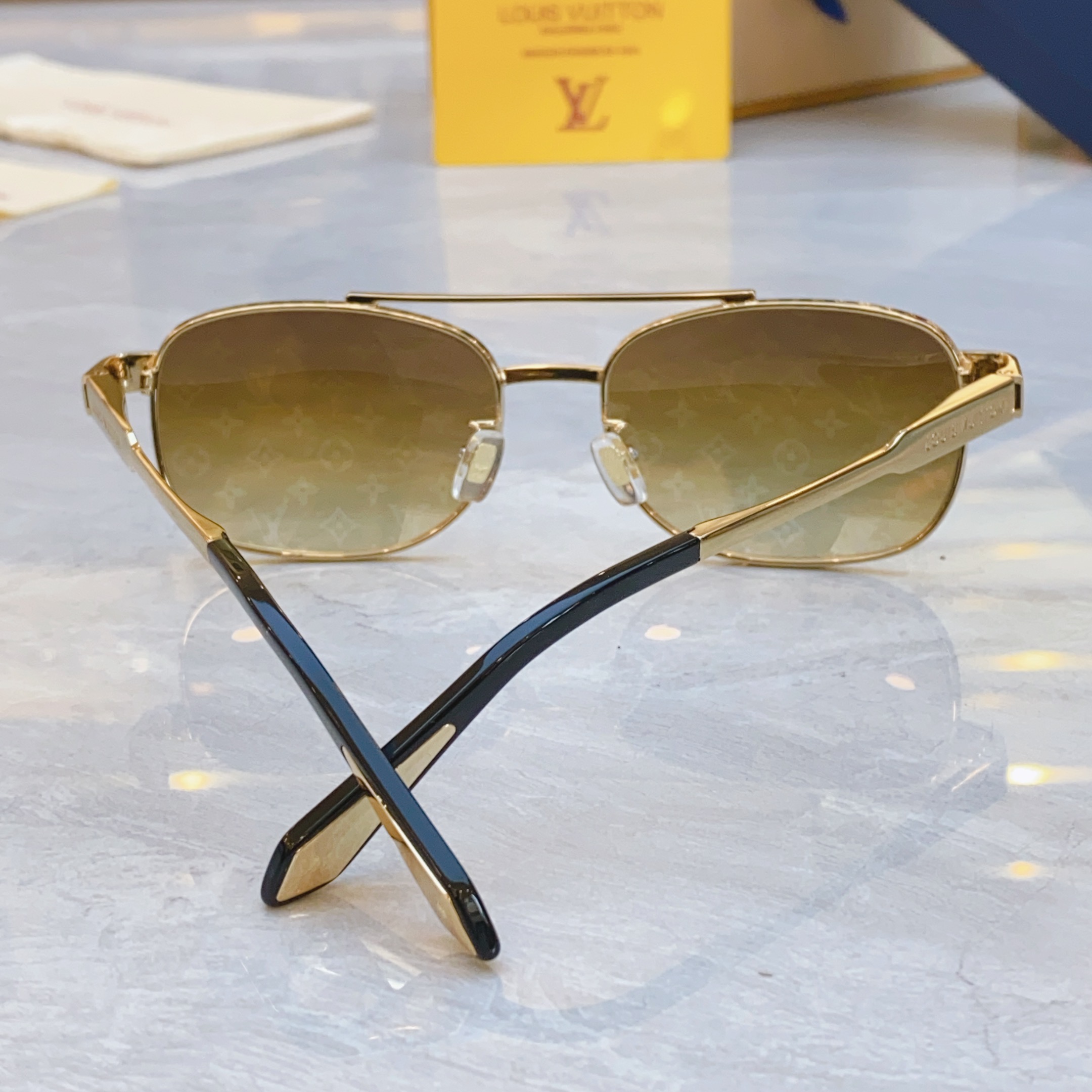 Louis Vuitton Z2270U Gold-Tone Metal Frame Sunglasses With Brown Gradient Lenses 13 i1748864653680 2024 0 11
